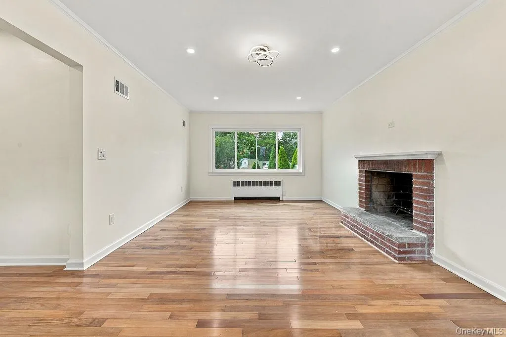 84 Middle Neck Road, North Hempstead, NY, 4 Bedrooms Bedrooms, 7 Rooms Rooms,2 BathroomsBathrooms,Residential,For Rent,Middle Neck,0,1054753 84 Middle Neck Road, North Hempstead, NY, 4 Bedrooms Bedrooms, 7 Rooms Rooms,2 BathroomsBathrooms,Residential,For Rent,Middle Neck,0,1054753