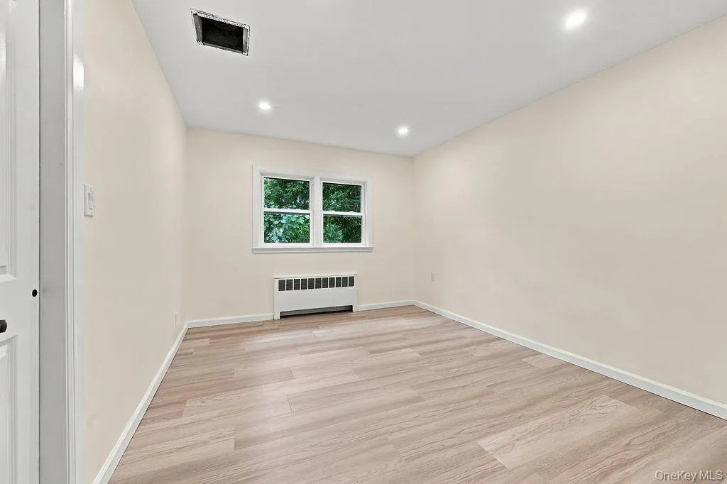 84 Middle Neck Road, North Hempstead, NY, 4 Bedrooms Bedrooms, 7 Rooms Rooms,2 BathroomsBathrooms,Residential,For Rent,Middle Neck,0,1054753 84 Middle Neck Road, North Hempstead, NY, 4 Bedrooms Bedrooms, 7 Rooms Rooms,2 BathroomsBathrooms,Residential,For Rent,Middle Neck,0,1054753