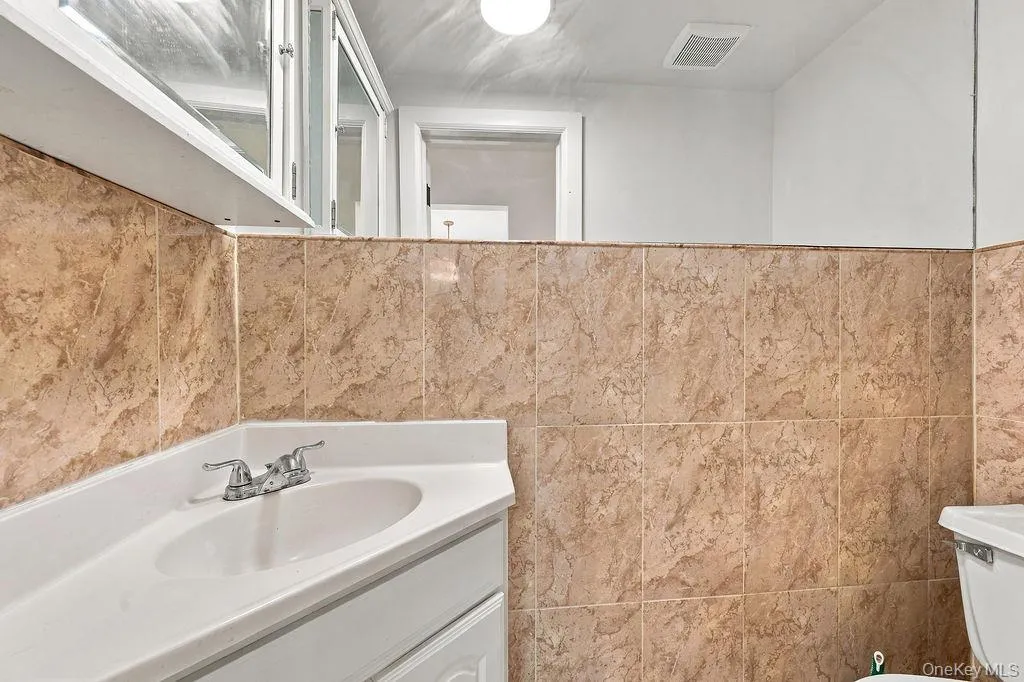 84 Middle Neck Road, North Hempstead, NY, 4 Bedrooms Bedrooms, 7 Rooms Rooms,2 BathroomsBathrooms,Residential,For Rent,Middle Neck,0,1054753 84 Middle Neck Road, North Hempstead, NY, 4 Bedrooms Bedrooms, 7 Rooms Rooms,2 BathroomsBathrooms,Residential,For Rent,Middle Neck,0,1054753