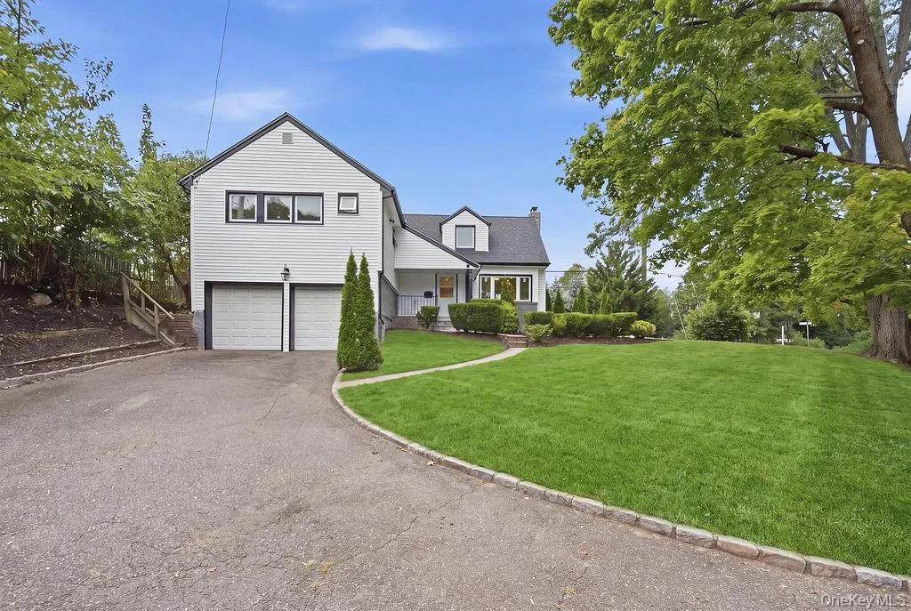 84 Middle Neck Road, North Hempstead, NY, 4 Bedrooms Bedrooms, 7 Rooms Rooms,2 BathroomsBathrooms,Residential,For Rent,Middle Neck,0,1054753 84 Middle Neck Road, North Hempstead, NY, 4 Bedrooms Bedrooms, 7 Rooms Rooms,2 BathroomsBathrooms,Residential,For Rent,Middle Neck,0,1054753