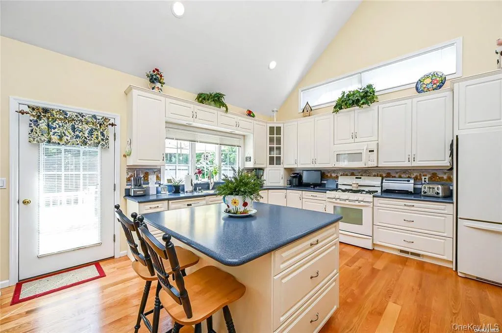 828 Pondview Road, Riverhead, NY, 4 Bedrooms Bedrooms, 7 Rooms Rooms,3 BathroomsBathrooms,Residential,For Rent,Pondview,0,1054756 828 Pondview Road, Riverhead, NY, 4 Bedrooms Bedrooms, 7 Rooms Rooms,3 BathroomsBathrooms,Residential,For Rent,Pondview,0,1054756