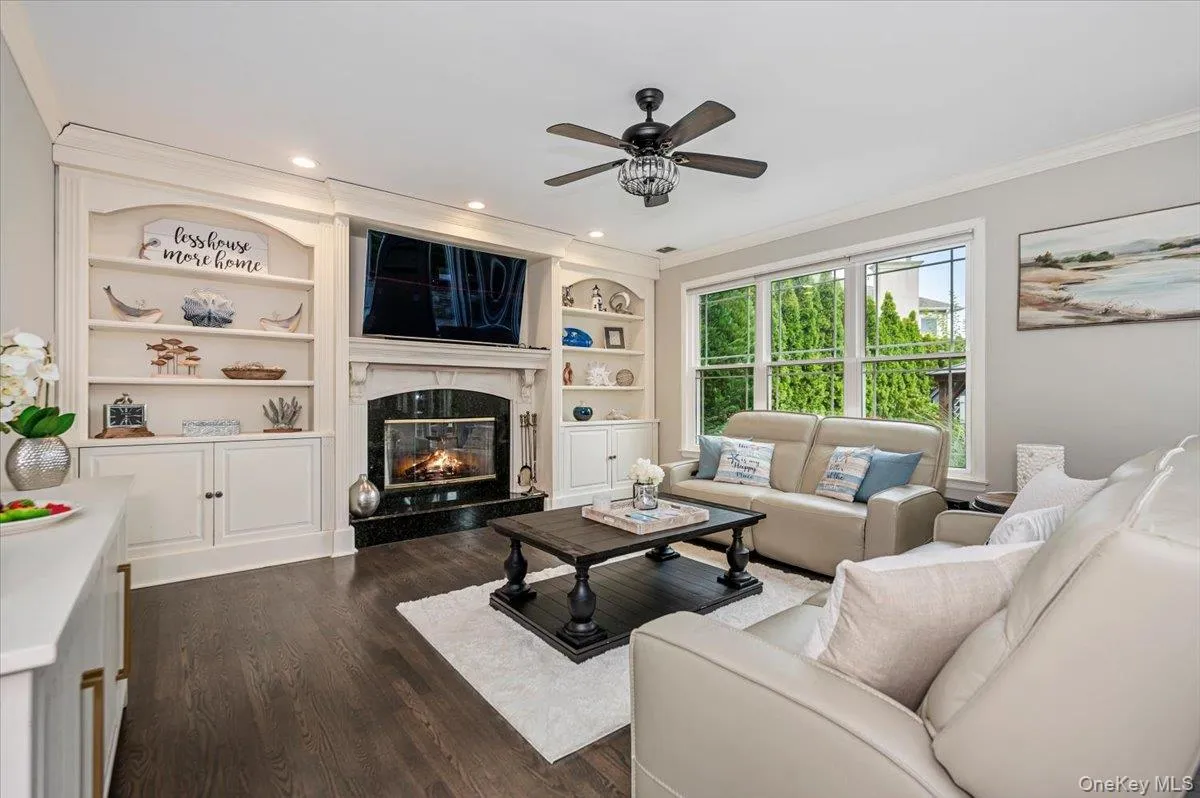 Family Room with Gas Fireplace and Built-ins Family Room with Gas Fireplace and Built-ins