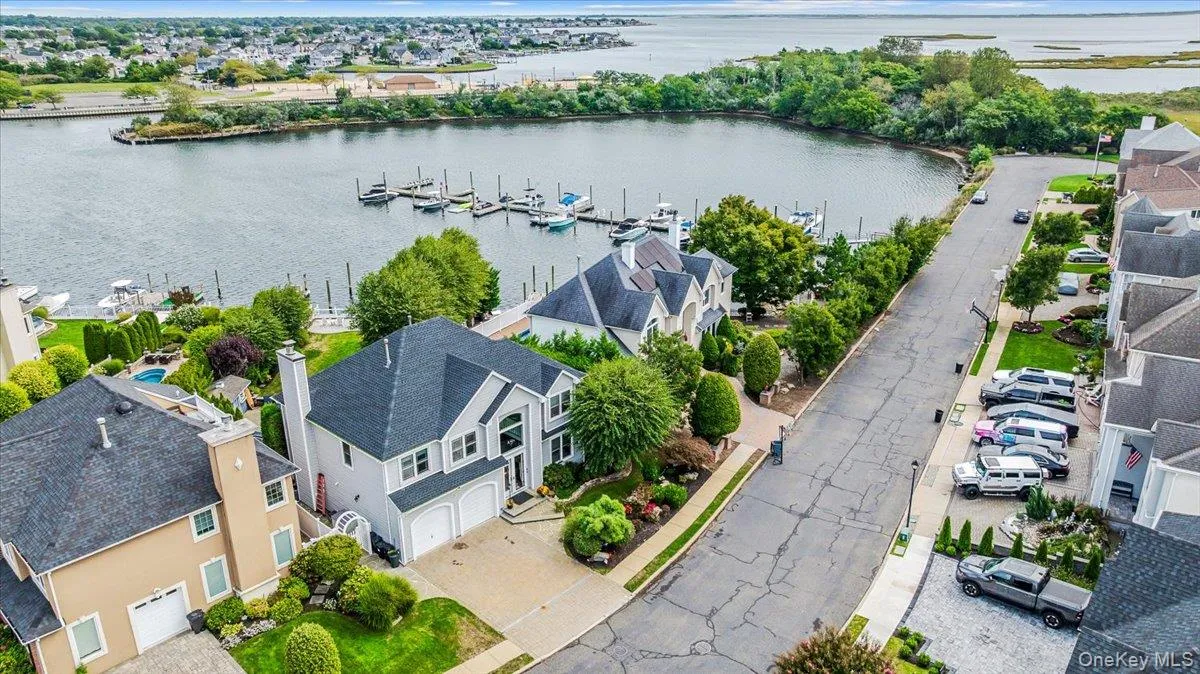 27 Crescent Cove Drive, Hempstead, NY, 3 Bedrooms Bedrooms, 8 Rooms Rooms,2 BathroomsBathrooms,Residential,For Rent,Crescent Cove,0,1054757 27 Crescent Cove Drive, Hempstead, NY, 3 Bedrooms Bedrooms, 8 Rooms Rooms,2 BathroomsBathrooms,Residential,For Rent,Crescent Cove,0,1054757