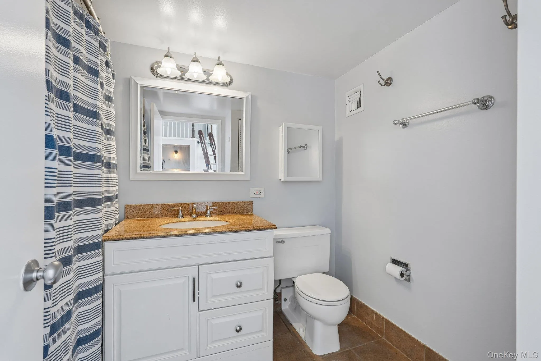 Full Bath Full Bath