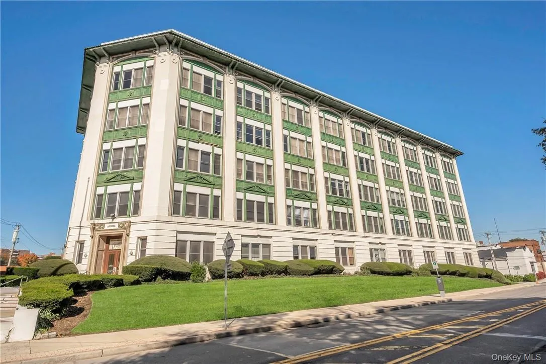 Welcome to the Lifesaver Building Welcome to the Lifesaver Building