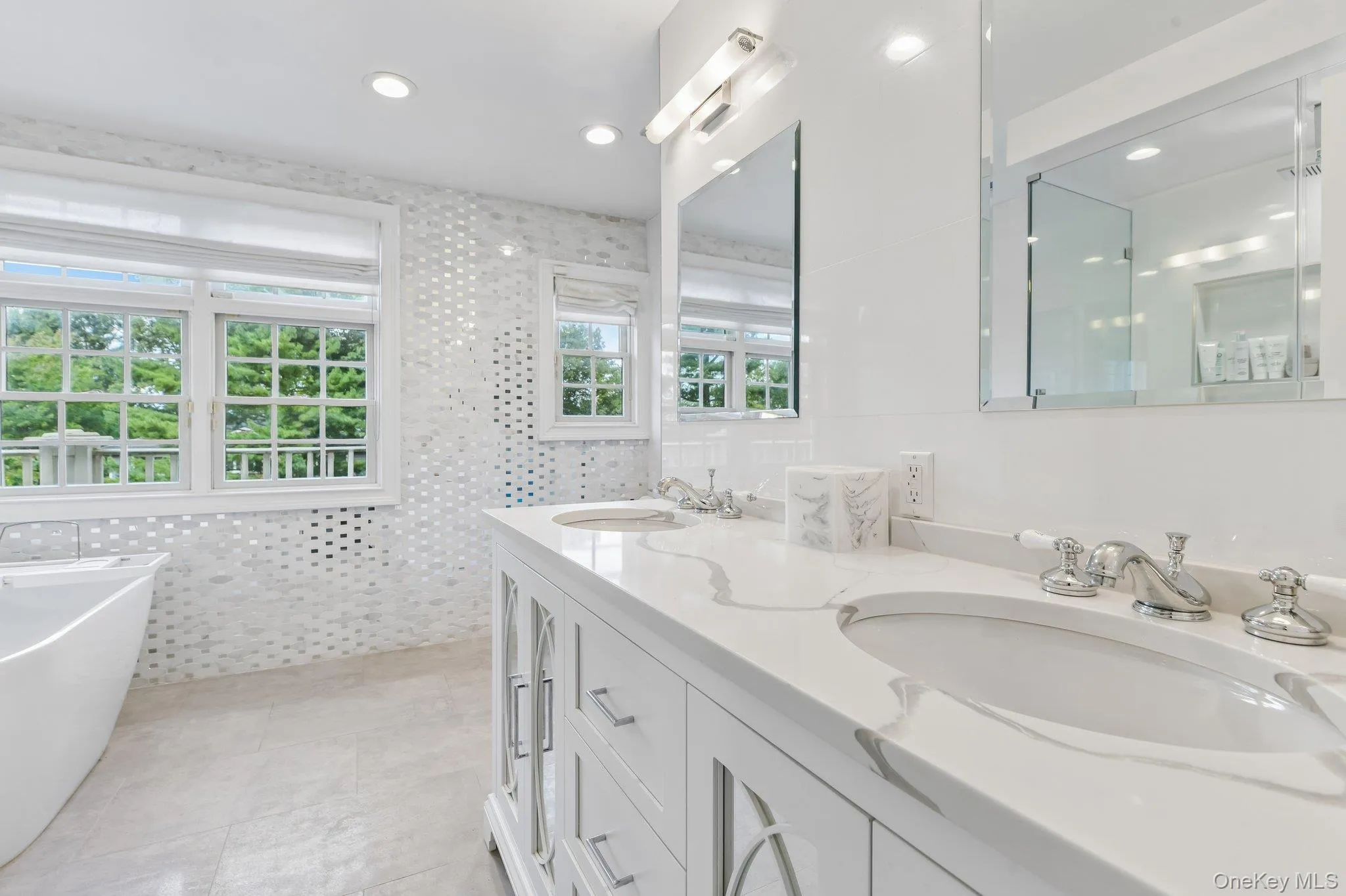 40 Poplar Drive, North Hempstead, NY, 5 Bedrooms Bedrooms, 12 Rooms Rooms,4 BathroomsBathrooms,Residential,For Rent,Poplar,0,1054771 40 Poplar Drive, North Hempstead, NY, 5 Bedrooms Bedrooms, 12 Rooms Rooms,4 BathroomsBathrooms,Residential,For Rent,Poplar,0,1054771