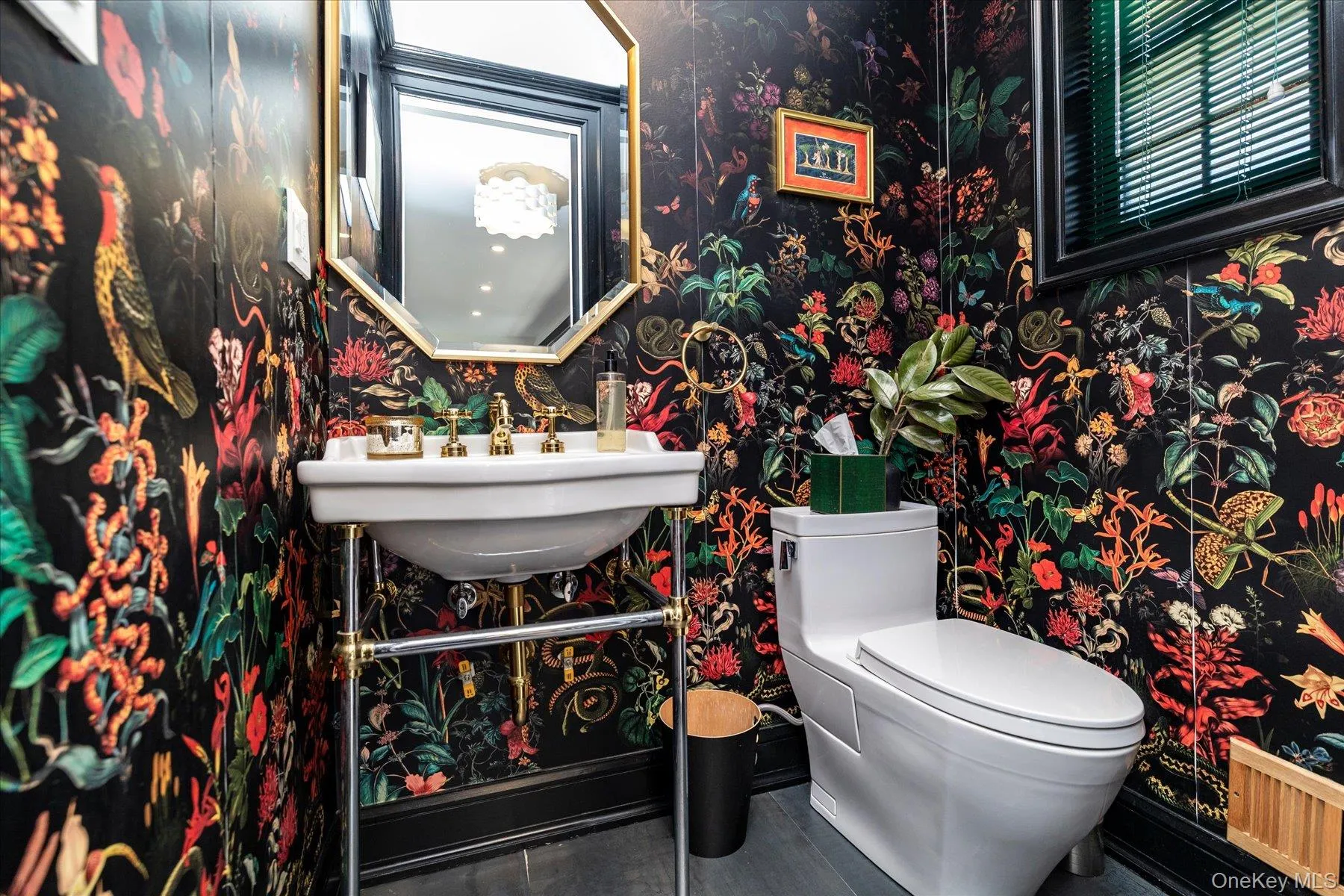 Powder room Powder room
