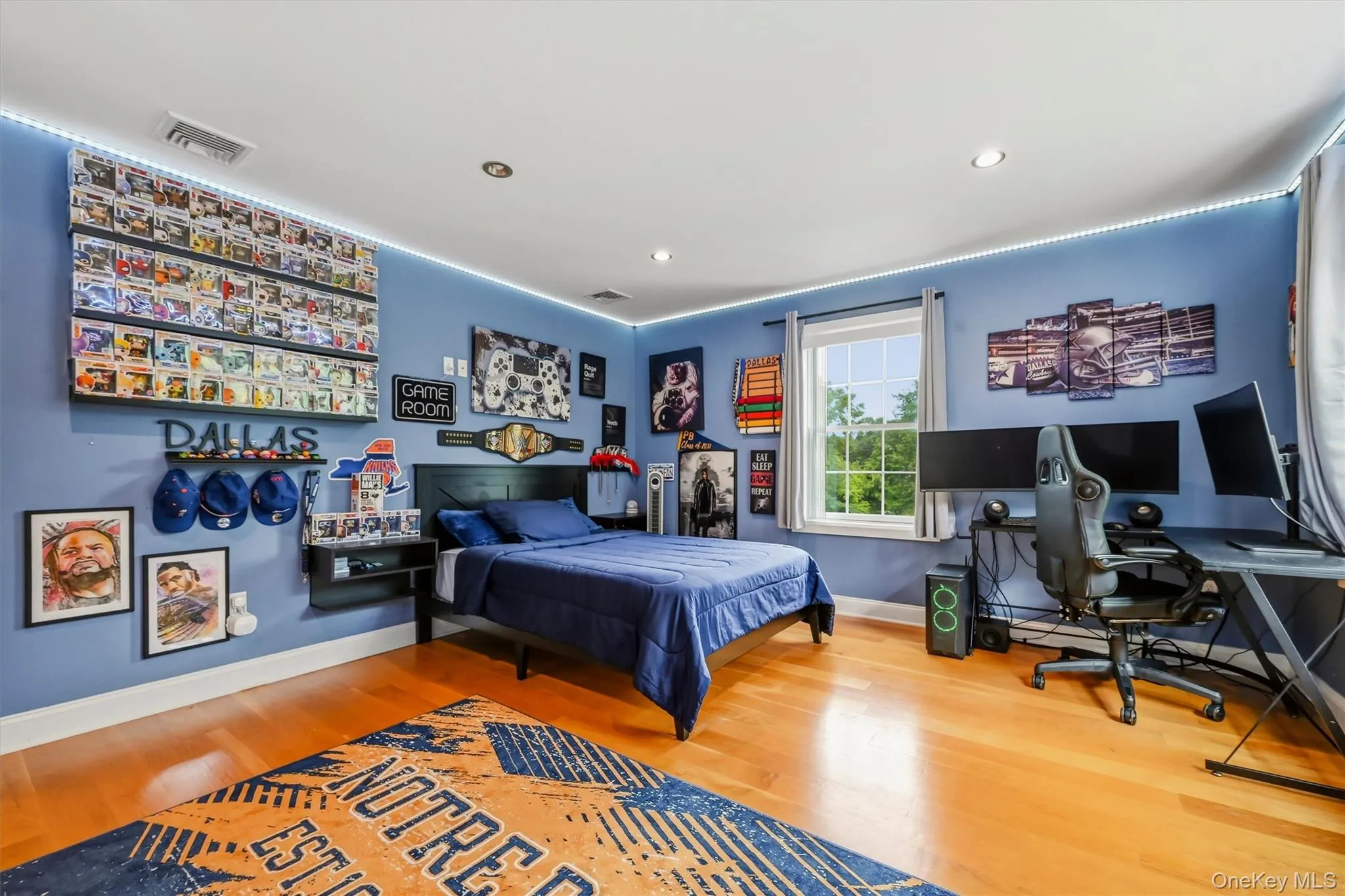 Bedroom. Anderson windows. Recessed lighting. White Oak flooring. 9 foot ceilings, spacious closet. Bedroom. Anderson windows. Recessed lighting. White Oak flooring. 9 foot ceilings, spacious closet.
