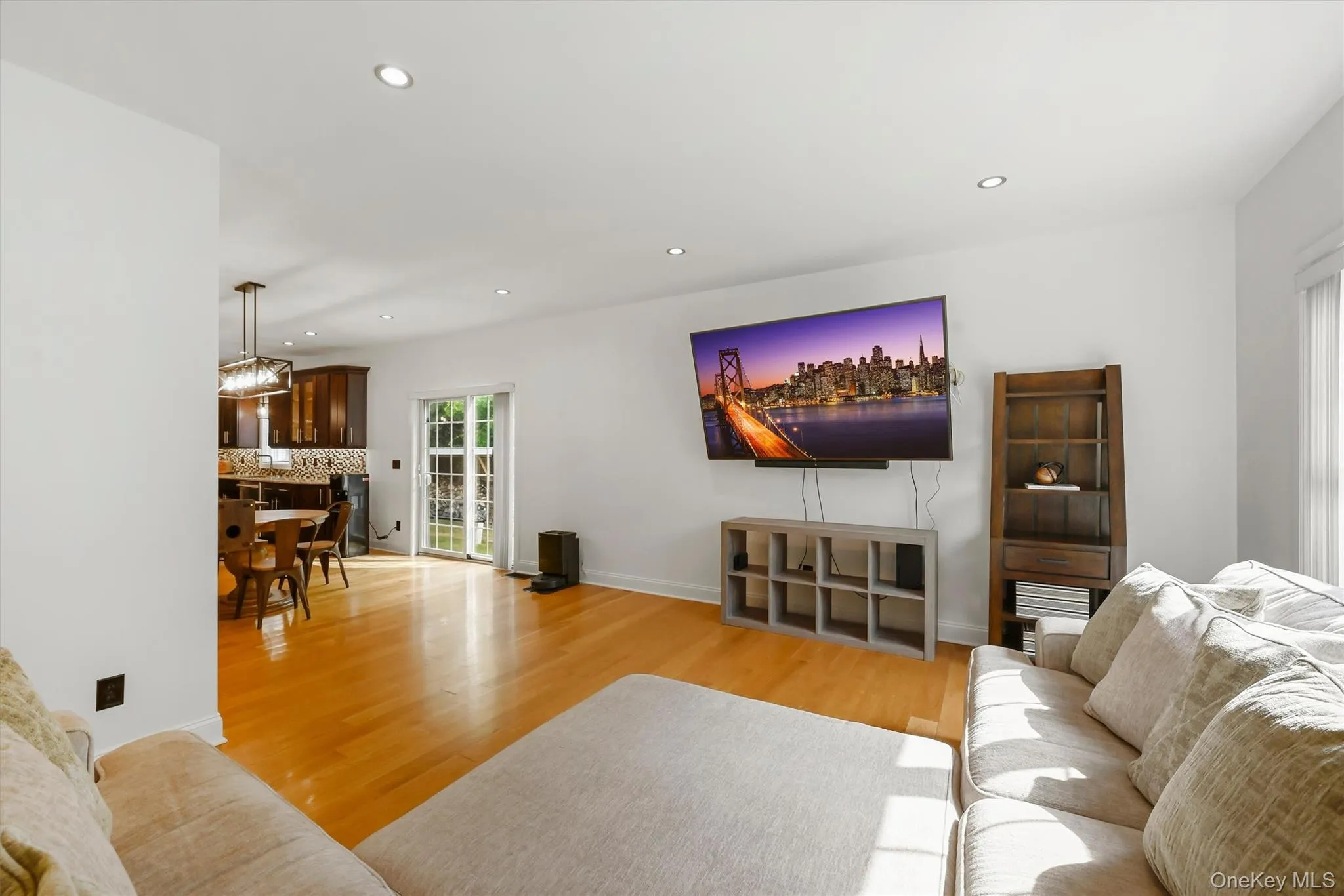 Family room, with Anderson windows, recessed lighting, wide plank white oak flooring and 9 foot ceilings. Family room, with Anderson windows, recessed lighting, wide plank white oak flooring and 9 foot ceilings.