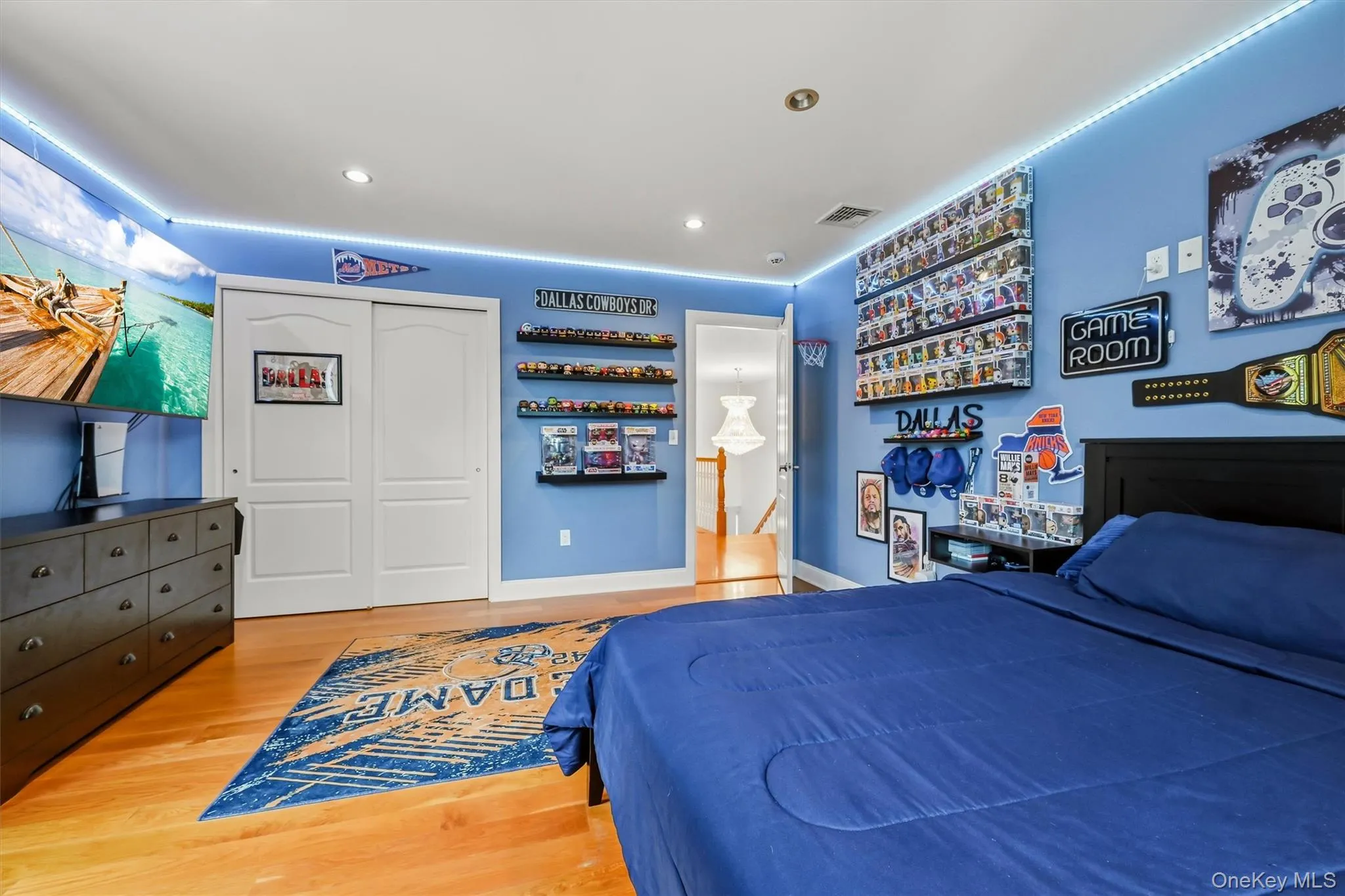 Bedroom. Anderson windows. Recessed lighting. White Oak flooring. 9 foot ceilings, spacious closet. Bedroom. Anderson windows. Recessed lighting. White Oak flooring. 9 foot ceilings, spacious closet.
