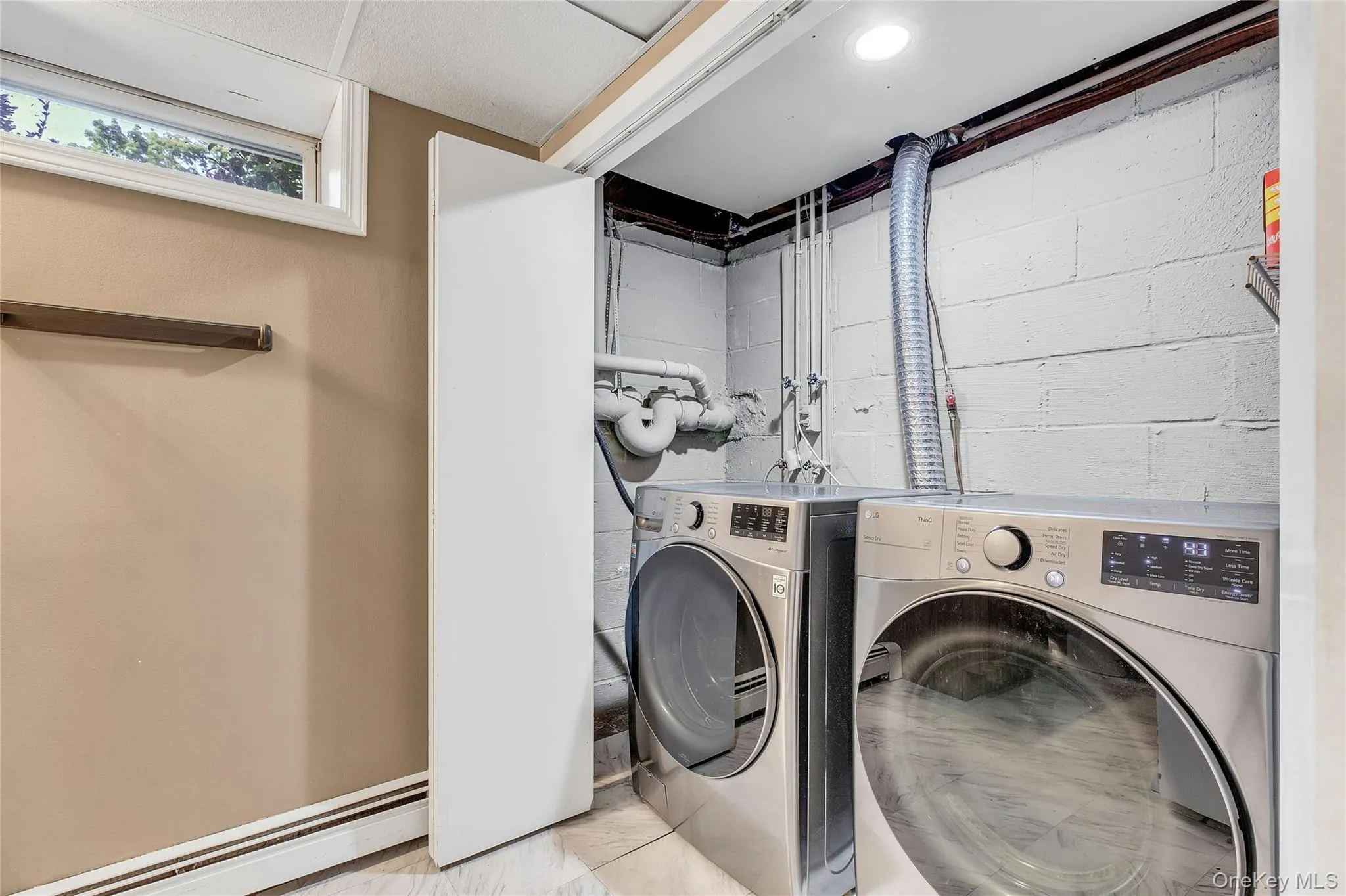 57 Commercial Avenue, Islip, NY, 3 Bedrooms Bedrooms, 6 Rooms Rooms,1 BathroomBathrooms,Residential,For Rent,Commercial,0,1054780 57 Commercial Avenue, Islip, NY, 3 Bedrooms Bedrooms, 6 Rooms Rooms,1 BathroomBathrooms,Residential,For Rent,Commercial,0,1054780