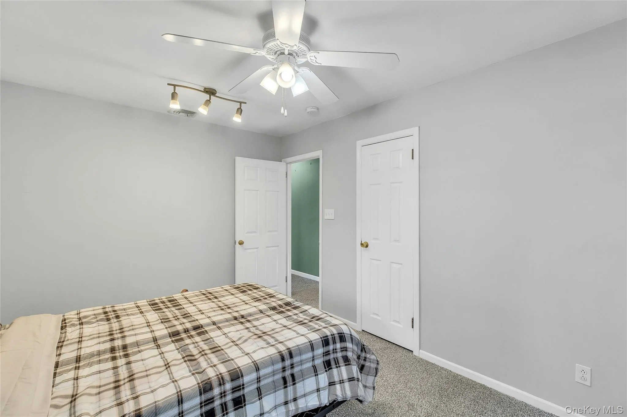 57 Commercial Avenue, Islip, NY, 3 Bedrooms Bedrooms, 6 Rooms Rooms,1 BathroomBathrooms,Residential,For Rent,Commercial,0,1054780 57 Commercial Avenue, Islip, NY, 3 Bedrooms Bedrooms, 6 Rooms Rooms,1 BathroomBathrooms,Residential,For Rent,Commercial,0,1054780