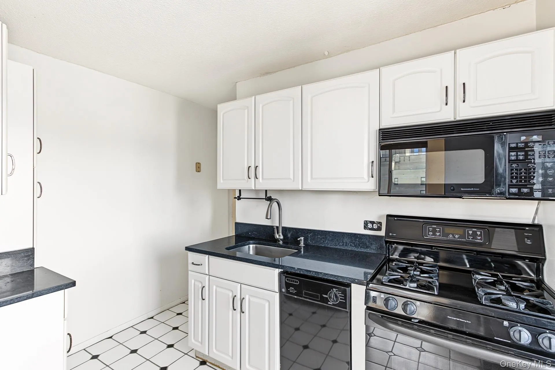 345 93rd Street, New York, NY, 2 Bedrooms Bedrooms, 4 Rooms Rooms,1 BathroomBathrooms,Residential,For Rent,93rd,0,1054782 345 93rd Street, New York, NY, 2 Bedrooms Bedrooms, 4 Rooms Rooms,1 BathroomBathrooms,Residential,For Rent,93rd,0,1054782
