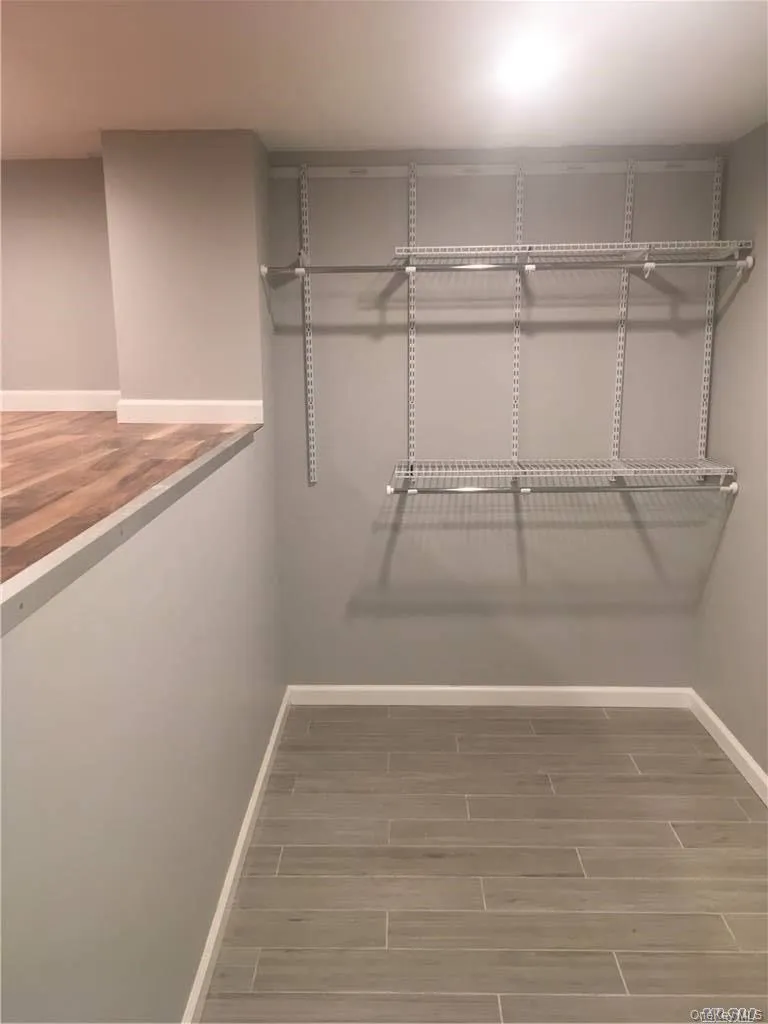 Customizable wire shelving system Customizable wire shelving system