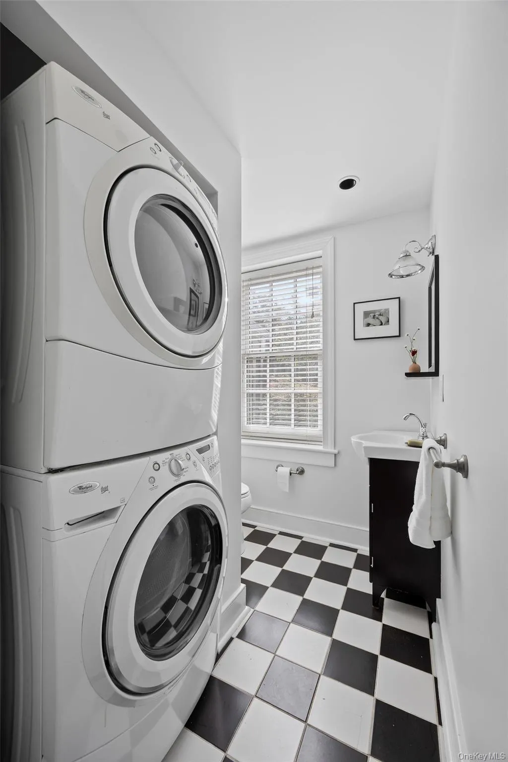 72-74 Main Street, Kingston, NY, 4 Bedrooms Bedrooms, 8 Rooms Rooms,2 BathroomsBathrooms,Residential,For Rent,Main,0,1054805 72-74 Main Street, Kingston, NY, 4 Bedrooms Bedrooms, 8 Rooms Rooms,2 BathroomsBathrooms,Residential,For Rent,Main,0,1054805