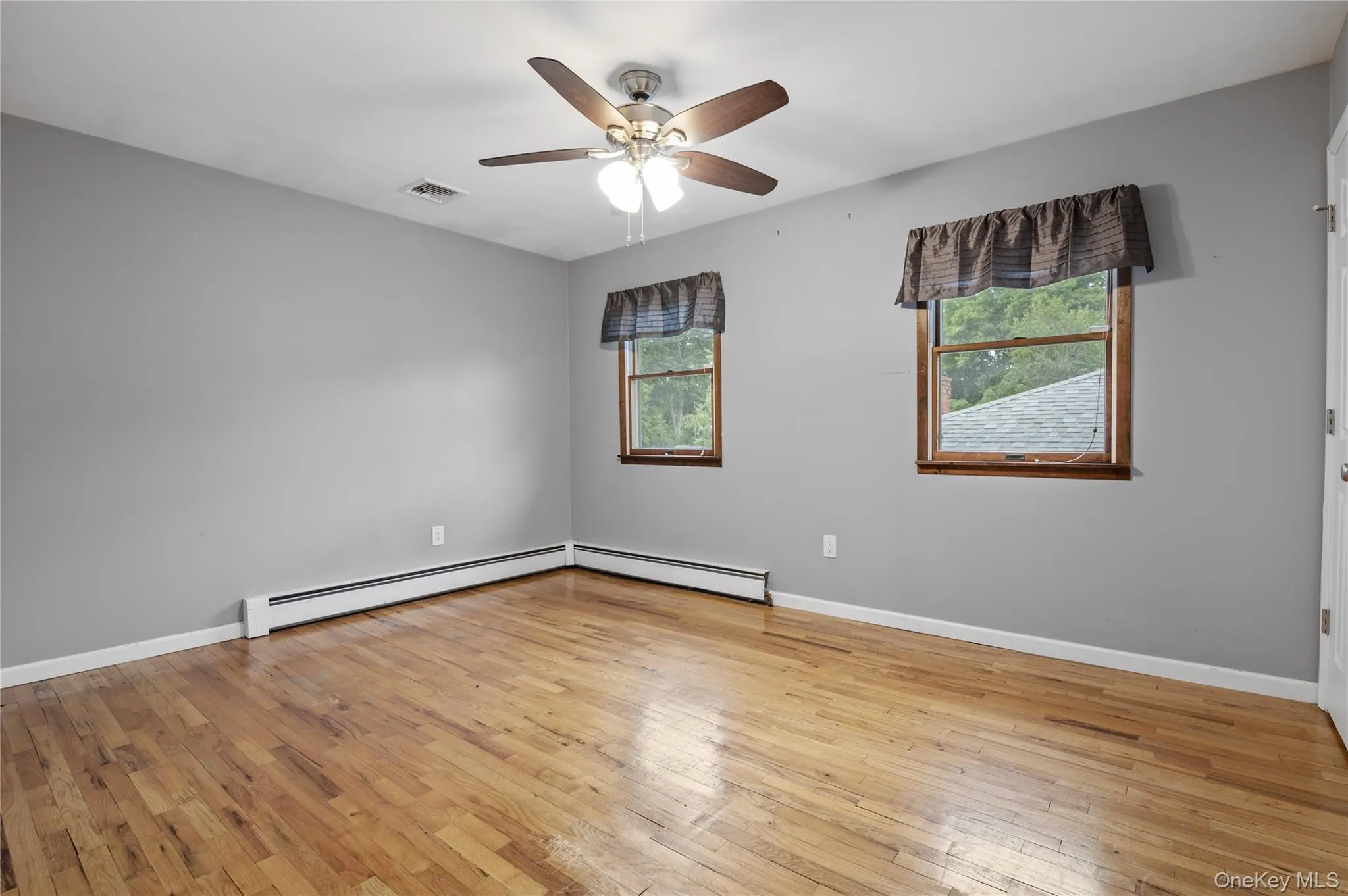 360 Fir Grove Road, Islip, NY, 3 Bedrooms Bedrooms, 8 Rooms Rooms,2 BathroomsBathrooms,Residential,For Rent,Fir Grove,0,1054824 360 Fir Grove Road, Islip, NY, 3 Bedrooms Bedrooms, 8 Rooms Rooms,2 BathroomsBathrooms,Residential,For Rent,Fir Grove,0,1054824