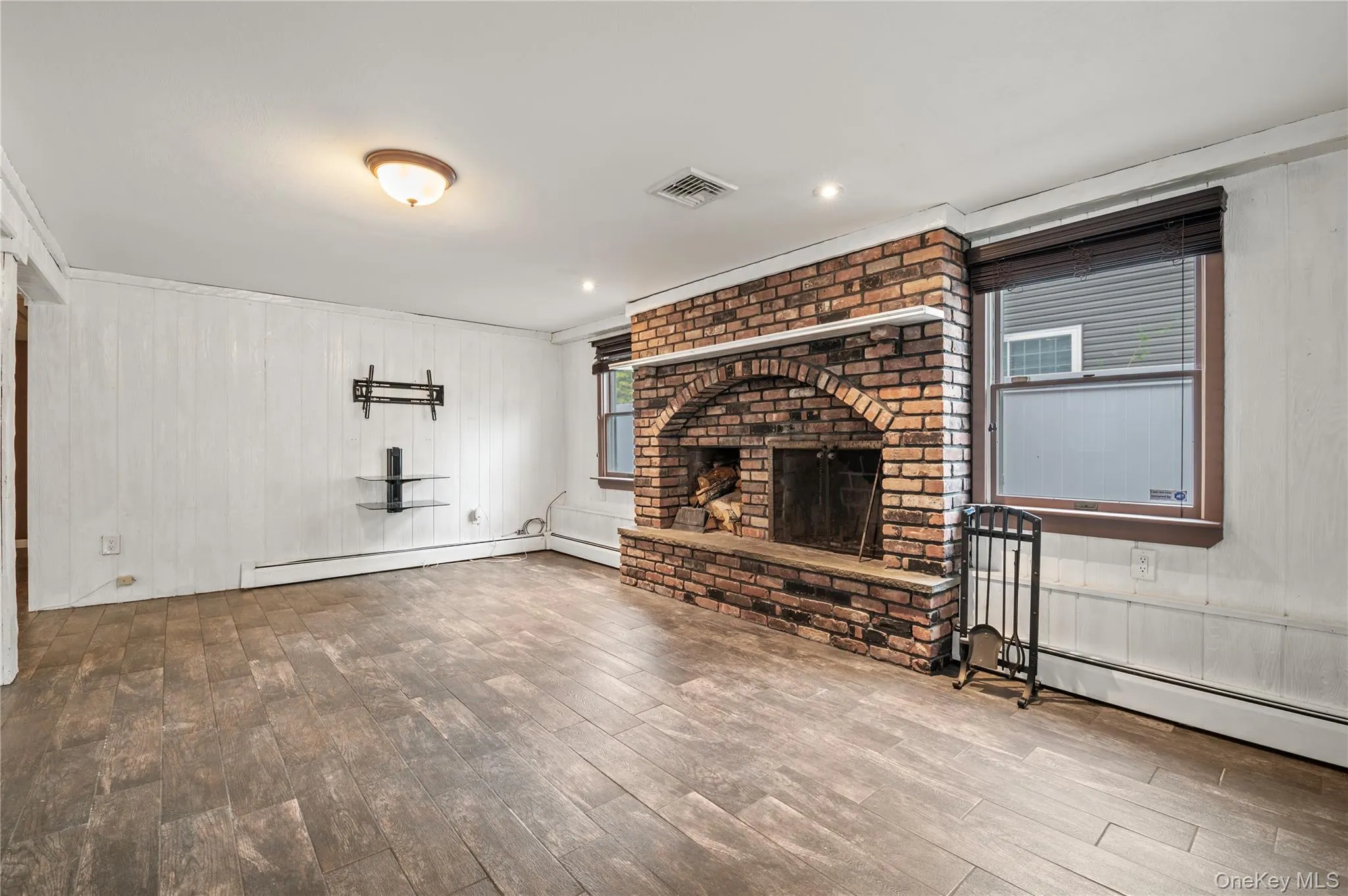 360 Fir Grove Road, Islip, NY, 3 Bedrooms Bedrooms, 8 Rooms Rooms,2 BathroomsBathrooms,Residential,For Rent,Fir Grove,0,1054824 360 Fir Grove Road, Islip, NY, 3 Bedrooms Bedrooms, 8 Rooms Rooms,2 BathroomsBathrooms,Residential,For Rent,Fir Grove,0,1054824