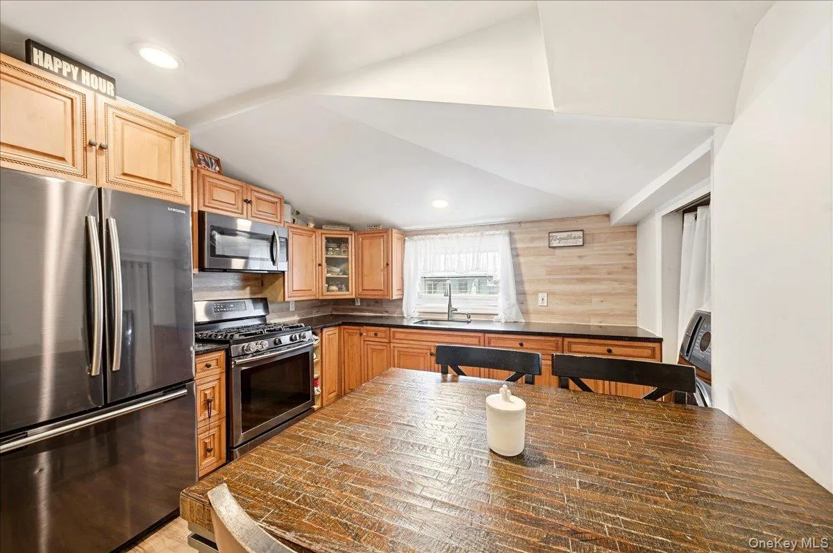 133B Edgewater Park, New York, NY, 2 Bedrooms Bedrooms, 6 Rooms Rooms,1 BathroomBathrooms,Residential,For Rent,Edgewater,0,1054829 133B Edgewater Park, New York, NY, 2 Bedrooms Bedrooms, 6 Rooms Rooms,1 BathroomBathrooms,Residential,For Rent,Edgewater,0,1054829