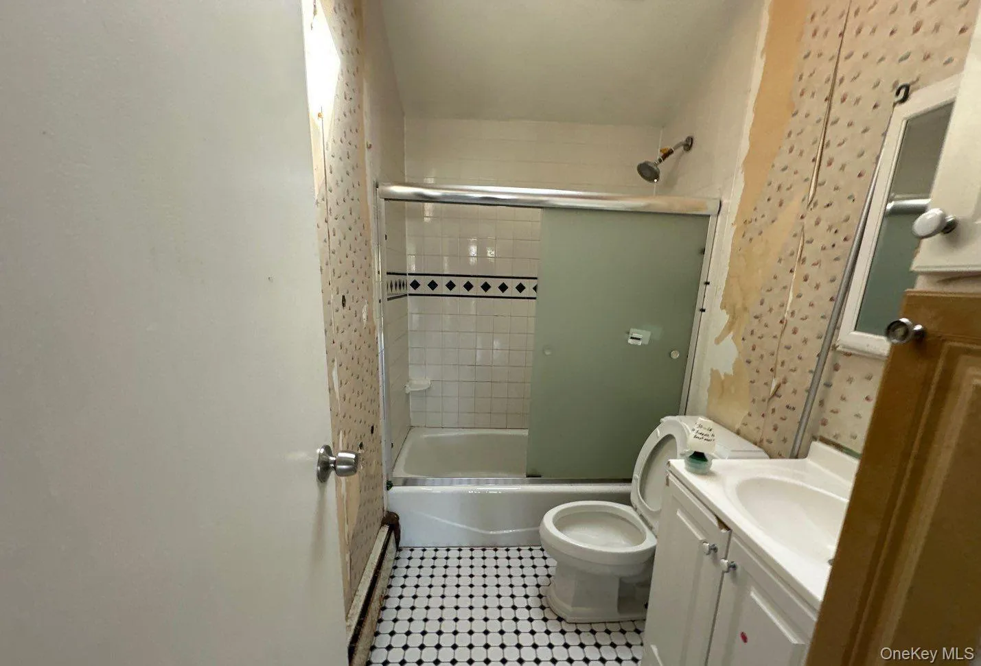184 Suffolk Avenue, Islip, NY, 2 Bedrooms Bedrooms, 5 Rooms Rooms,1 BathroomBathrooms,Residential,For Rent,Suffolk,0,1054848 184 Suffolk Avenue, Islip, NY, 2 Bedrooms Bedrooms, 5 Rooms Rooms,1 BathroomBathrooms,Residential,For Rent,Suffolk,0,1054848
