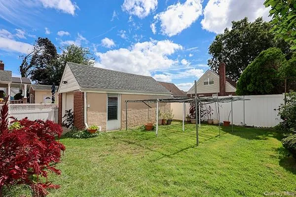 1408 Lowell Avenue, North Hempstead, NY, 4 Bedrooms Bedrooms, 7 Rooms Rooms,2 BathroomsBathrooms,Residential,For Rent,Lowell,0,1054859 1408 Lowell Avenue, North Hempstead, NY, 4 Bedrooms Bedrooms, 7 Rooms Rooms,2 BathroomsBathrooms,Residential,For Rent,Lowell,0,1054859