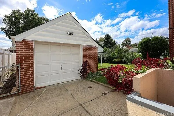 1408 Lowell Avenue, North Hempstead, NY, 4 Bedrooms Bedrooms, 7 Rooms Rooms,2 BathroomsBathrooms,Residential,For Rent,Lowell,0,1054859 1408 Lowell Avenue, North Hempstead, NY, 4 Bedrooms Bedrooms, 7 Rooms Rooms,2 BathroomsBathrooms,Residential,For Rent,Lowell,0,1054859