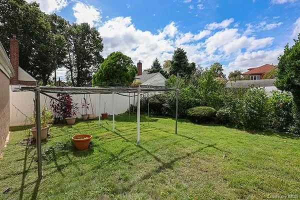 1408 Lowell Avenue, North Hempstead, NY, 4 Bedrooms Bedrooms, 7 Rooms Rooms,2 BathroomsBathrooms,Residential,For Rent,Lowell,0,1054859 1408 Lowell Avenue, North Hempstead, NY, 4 Bedrooms Bedrooms, 7 Rooms Rooms,2 BathroomsBathrooms,Residential,For Rent,Lowell,0,1054859