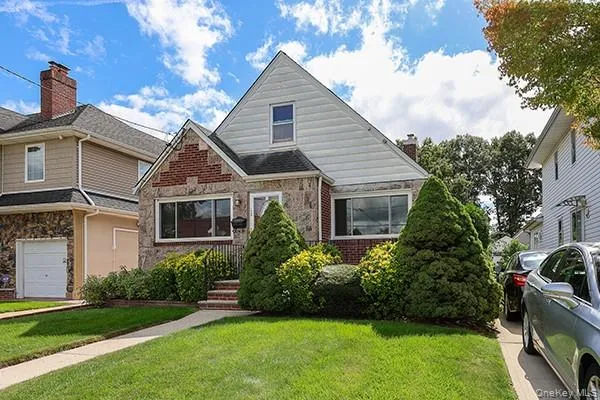 1408 Lowell Avenue, North Hempstead, NY, 4 Bedrooms Bedrooms, 7 Rooms Rooms,2 BathroomsBathrooms,Residential,For Rent,Lowell,0,1054859 1408 Lowell Avenue, North Hempstead, NY, 4 Bedrooms Bedrooms, 7 Rooms Rooms,2 BathroomsBathrooms,Residential,For Rent,Lowell,0,1054859