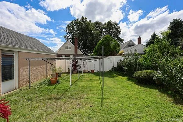 1408 Lowell Avenue, North Hempstead, NY, 4 Bedrooms Bedrooms, 7 Rooms Rooms,2 BathroomsBathrooms,Residential,For Rent,Lowell,0,1054859 1408 Lowell Avenue, North Hempstead, NY, 4 Bedrooms Bedrooms, 7 Rooms Rooms,2 BathroomsBathrooms,Residential,For Rent,Lowell,0,1054859
