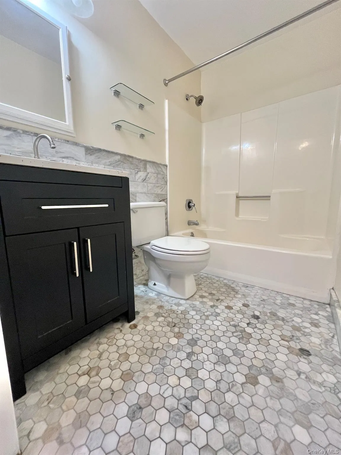 400 Mount Pleasant Avenue, Mamaroneck, NY, 1 Bedroom Bedrooms, 3 Room Rooms,1 BathroomBathrooms,Residential Lease,For Rent,Mount Pleasant,0,1054860 400 Mount Pleasant Avenue, Mamaroneck, NY, 1 Bedroom Bedrooms, 3 Room Rooms,1 BathroomBathrooms,Residential Lease,For Rent,Mount Pleasant,0,1054860