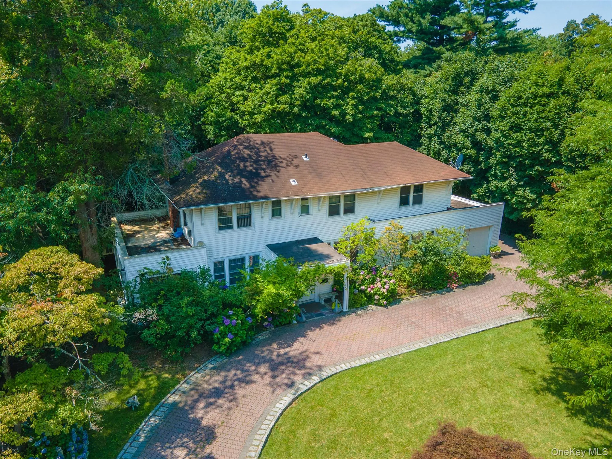 14 Clover Drive, North Hempstead, NY, 4 Bedrooms Bedrooms, 10 Rooms Rooms,2 BathroomsBathrooms,Residential,For Rent,Clover,0,1054868 14 Clover Drive, North Hempstead, NY, 4 Bedrooms Bedrooms, 10 Rooms Rooms,2 BathroomsBathrooms,Residential,For Rent,Clover,0,1054868