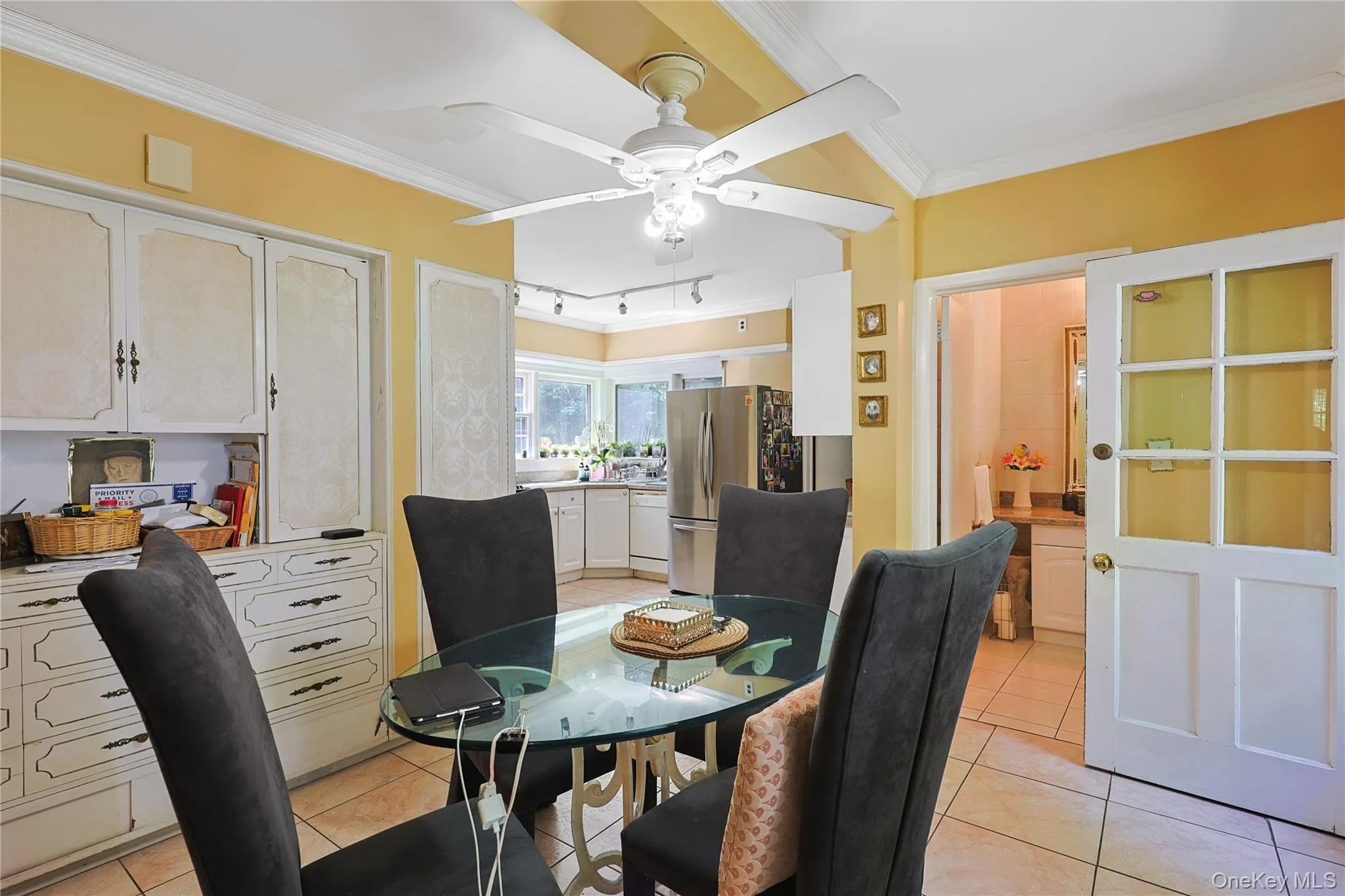 14 Clover Drive, North Hempstead, NY, 4 Bedrooms Bedrooms, 10 Rooms Rooms,2 BathroomsBathrooms,Residential,For Rent,Clover,0,1054868 14 Clover Drive, North Hempstead, NY, 4 Bedrooms Bedrooms, 10 Rooms Rooms,2 BathroomsBathrooms,Residential,For Rent,Clover,0,1054868