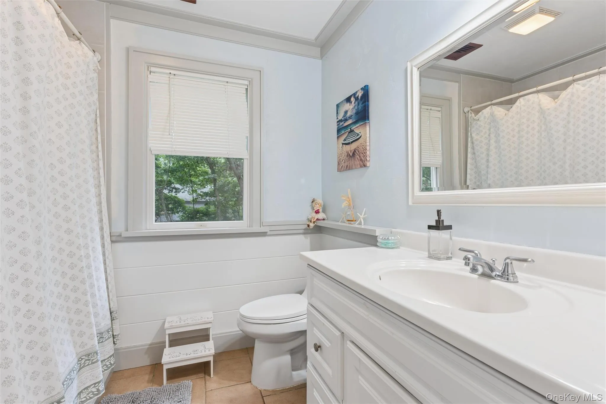 White vanity with a single basin sink, chrome faucet, and integrated countertop White vanity with a single basin sink, chrome faucet, and integrated countertop
