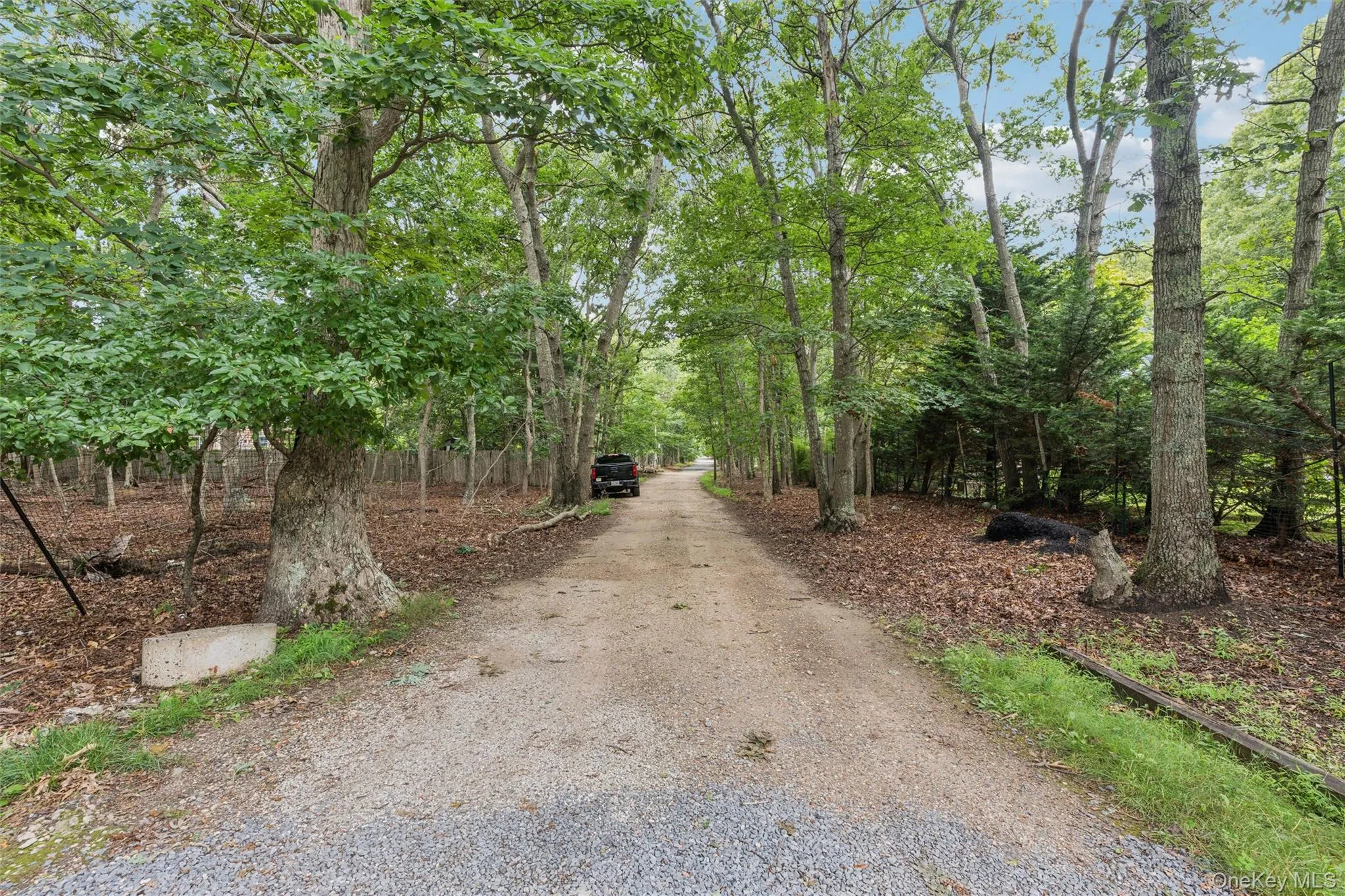 Private road to the property Private road to the property