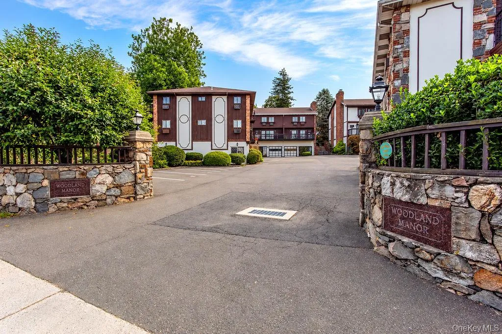 54 Hope Street, Stamford, CT, 2 Bedrooms Bedrooms, 4 Rooms Rooms,2 BathroomsBathrooms,Residential Lease,For Rent,Hope,0,1054878 54 Hope Street, Stamford, CT, 2 Bedrooms Bedrooms, 4 Rooms Rooms,2 BathroomsBathrooms,Residential Lease,For Rent,Hope,0,1054878