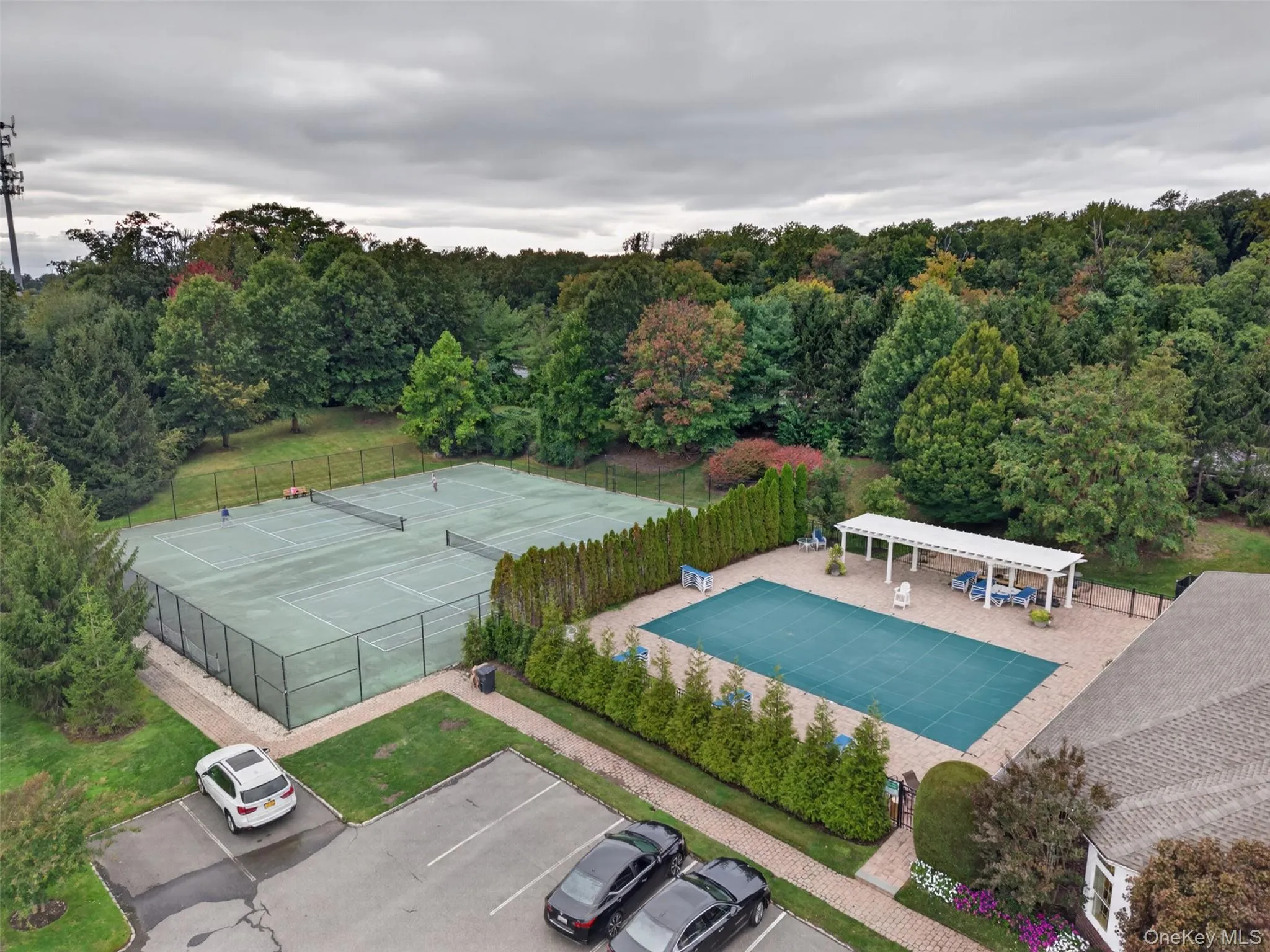 Outdoor Swimming Pool and Tennis Courts Outdoor Swimming Pool and Tennis Courts
