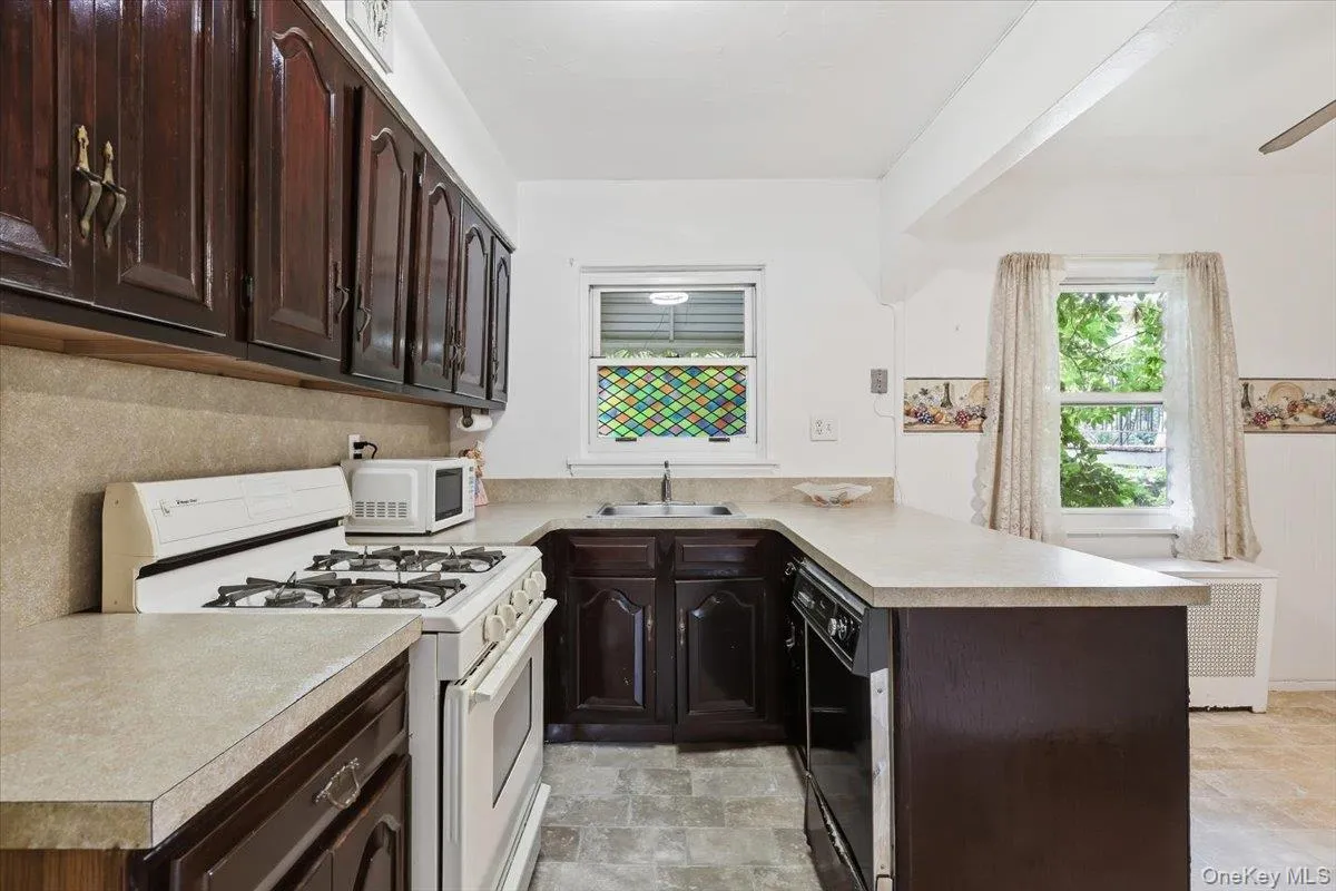 1647 Radcliff Avenue, New York, NY, 2 Bedrooms Bedrooms, 4 Rooms Rooms,2 BathroomsBathrooms,Residential,For Rent,Radcliff,0,1054883 1647 Radcliff Avenue, New York, NY, 2 Bedrooms Bedrooms, 4 Rooms Rooms,2 BathroomsBathrooms,Residential,For Rent,Radcliff,0,1054883