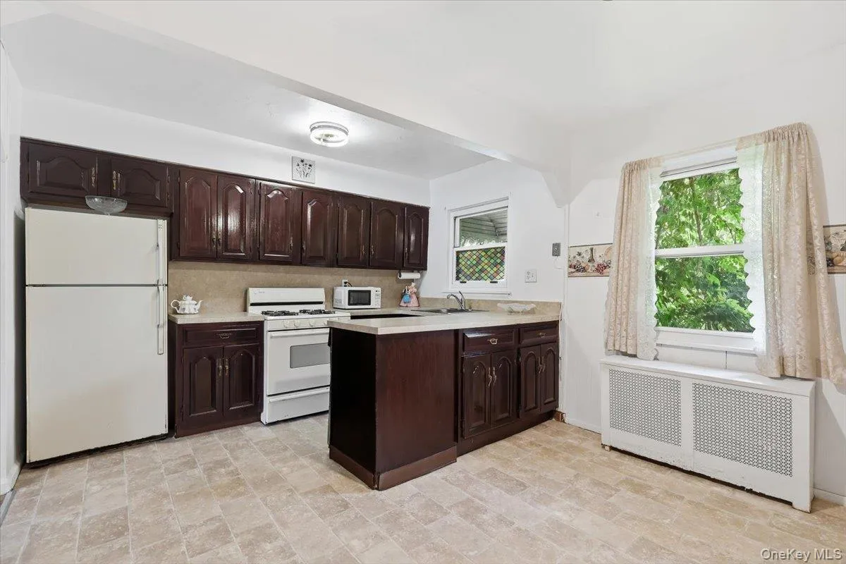 1647 Radcliff Avenue, New York, NY, 2 Bedrooms Bedrooms, 4 Rooms Rooms,2 BathroomsBathrooms,Residential,For Rent,Radcliff,0,1054883 1647 Radcliff Avenue, New York, NY, 2 Bedrooms Bedrooms, 4 Rooms Rooms,2 BathroomsBathrooms,Residential,For Rent,Radcliff,0,1054883
