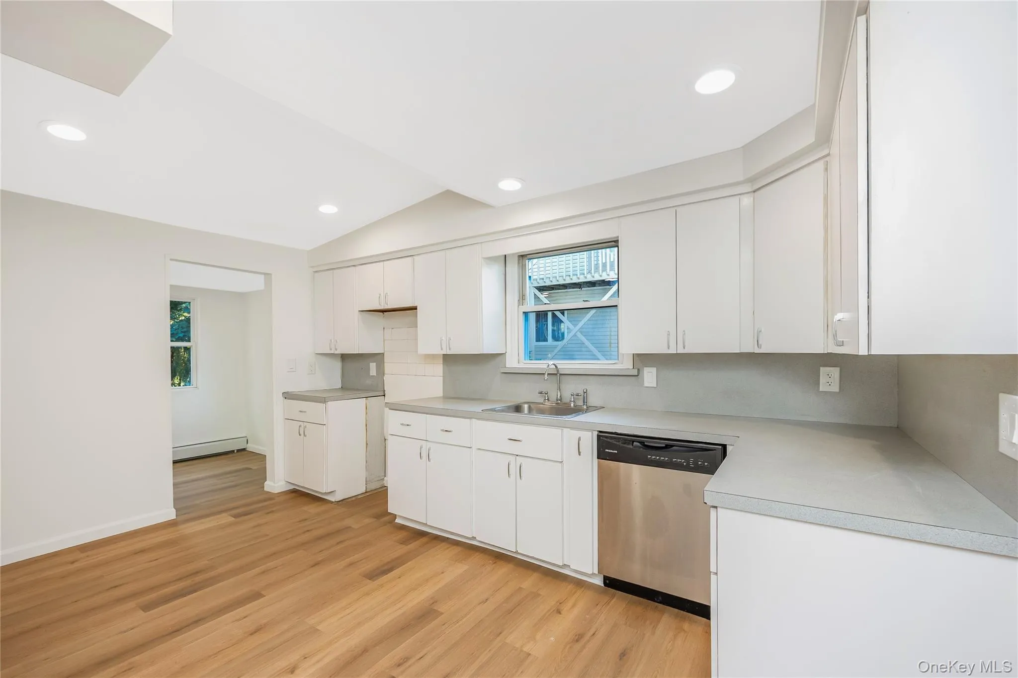 52 Rexmere Avenue, Brookhaven, NY, 4 Bedrooms Bedrooms, 8 Rooms Rooms,3 BathroomsBathrooms,Residential,For Rent,Rexmere,0,1054892 52 Rexmere Avenue, Brookhaven, NY, 4 Bedrooms Bedrooms, 8 Rooms Rooms,3 BathroomsBathrooms,Residential,For Rent,Rexmere,0,1054892