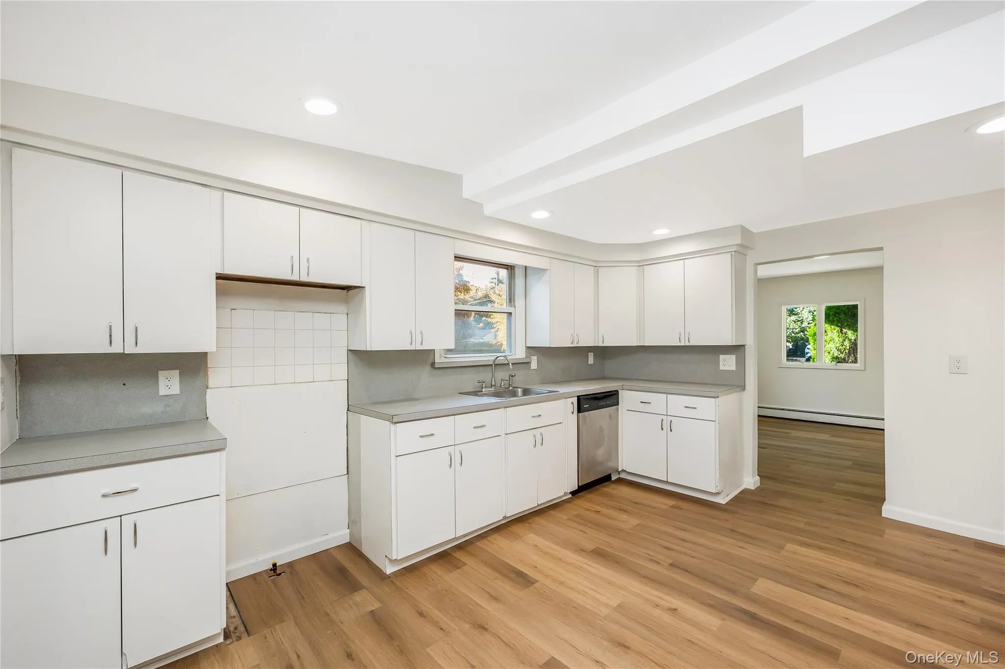 52 Rexmere Avenue, Brookhaven, NY, 4 Bedrooms Bedrooms, 8 Rooms Rooms,3 BathroomsBathrooms,Residential,For Rent,Rexmere,0,1054892 52 Rexmere Avenue, Brookhaven, NY, 4 Bedrooms Bedrooms, 8 Rooms Rooms,3 BathroomsBathrooms,Residential,For Rent,Rexmere,0,1054892