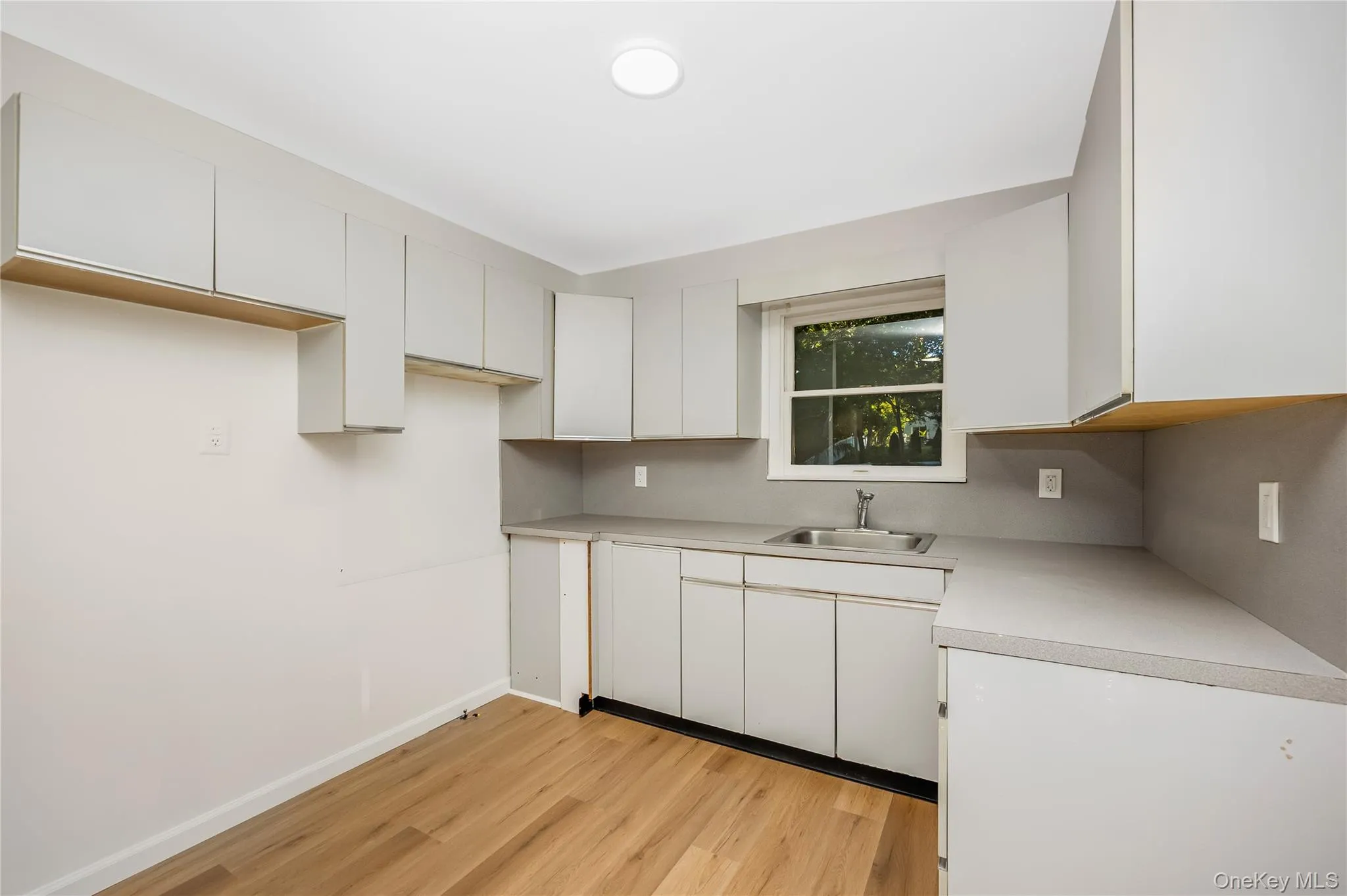 52 Rexmere Avenue, Brookhaven, NY, 4 Bedrooms Bedrooms, 8 Rooms Rooms,3 BathroomsBathrooms,Residential,For Rent,Rexmere,0,1054892 52 Rexmere Avenue, Brookhaven, NY, 4 Bedrooms Bedrooms, 8 Rooms Rooms,3 BathroomsBathrooms,Residential,For Rent,Rexmere,0,1054892