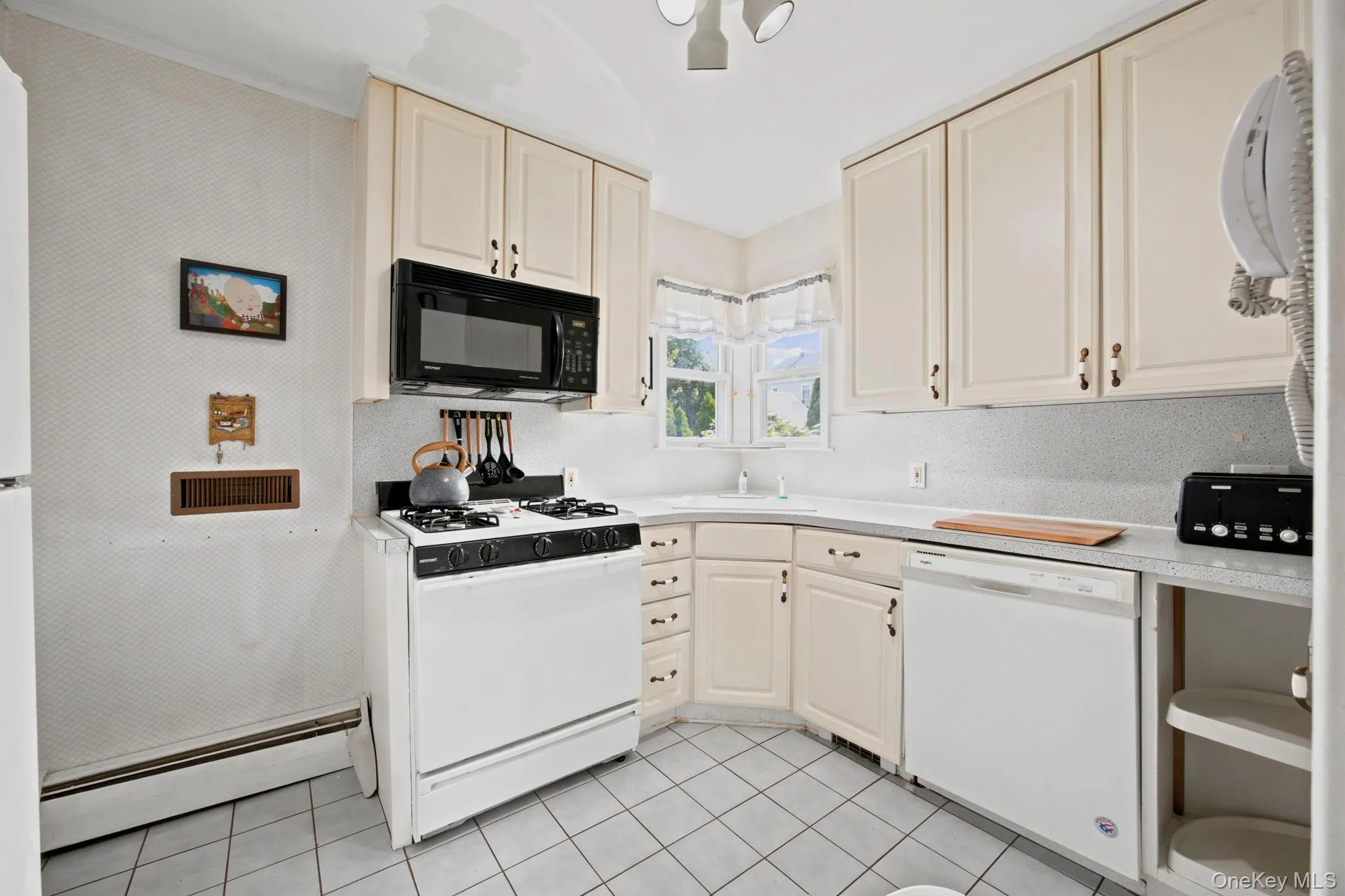 27 South Drive, Hempstead, NY, 3 Bedrooms Bedrooms, 6 Rooms Rooms,1 BathroomBathrooms,Residential,For Rent,South,0,1054894 27 South Drive, Hempstead, NY, 3 Bedrooms Bedrooms, 6 Rooms Rooms,1 BathroomBathrooms,Residential,For Rent,South,0,1054894