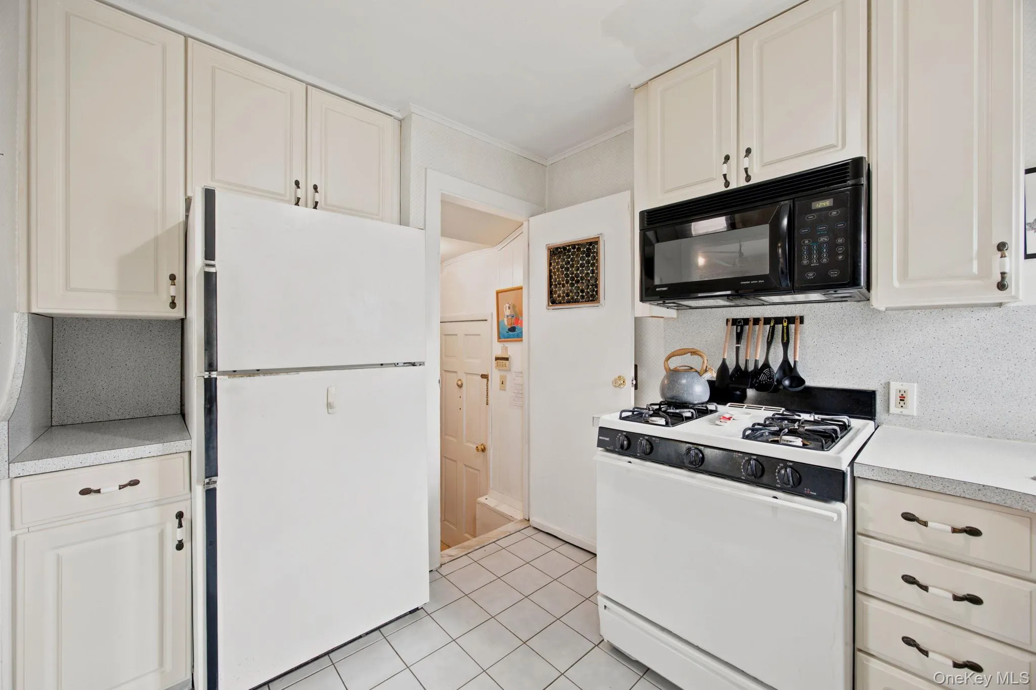27 South Drive, Hempstead, NY, 3 Bedrooms Bedrooms, 6 Rooms Rooms,1 BathroomBathrooms,Residential,For Rent,South,0,1054894 27 South Drive, Hempstead, NY, 3 Bedrooms Bedrooms, 6 Rooms Rooms,1 BathroomBathrooms,Residential,For Rent,South,0,1054894