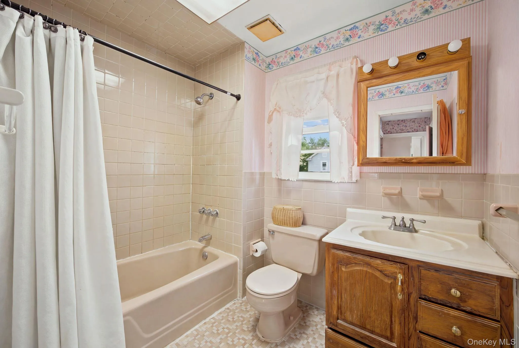 27 South Drive, Hempstead, NY, 3 Bedrooms Bedrooms, 6 Rooms Rooms,1 BathroomBathrooms,Residential,For Rent,South,0,1054894 27 South Drive, Hempstead, NY, 3 Bedrooms Bedrooms, 6 Rooms Rooms,1 BathroomBathrooms,Residential,For Rent,South,0,1054894