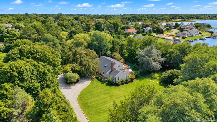2 Tuckahoe Road, Southampton, New York 11968