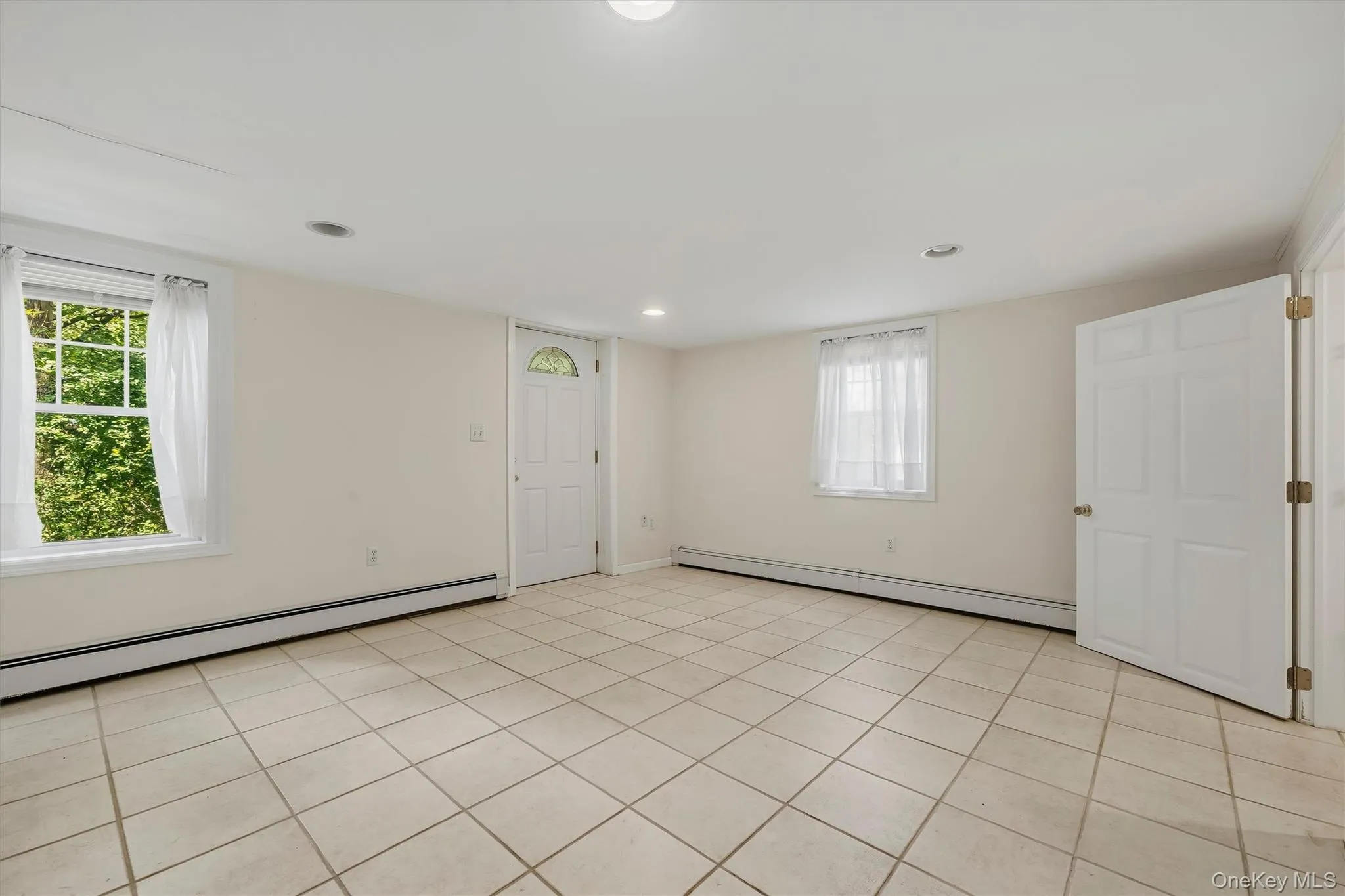Lower Level Family Rm/Rec Rm Lower Level Family Rm/Rec Rm