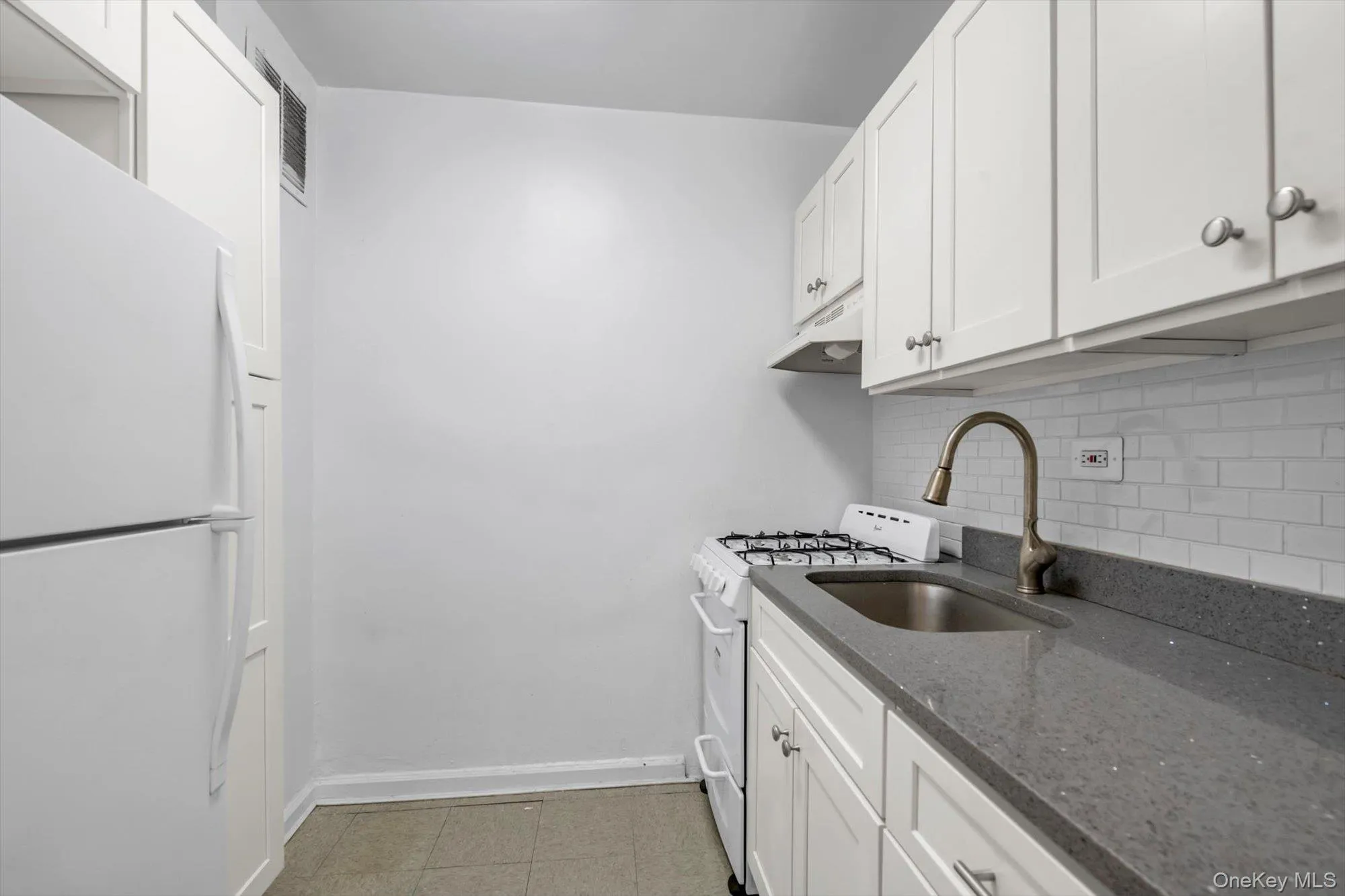 63-09 108 Street, New York, NY, 2 Rooms Rooms,1 BathroomBathrooms,Residential,For Rent,108,0,1054913 63-09 108 Street, New York, NY, 2 Rooms Rooms,1 BathroomBathrooms,Residential,For Rent,108,0,1054913