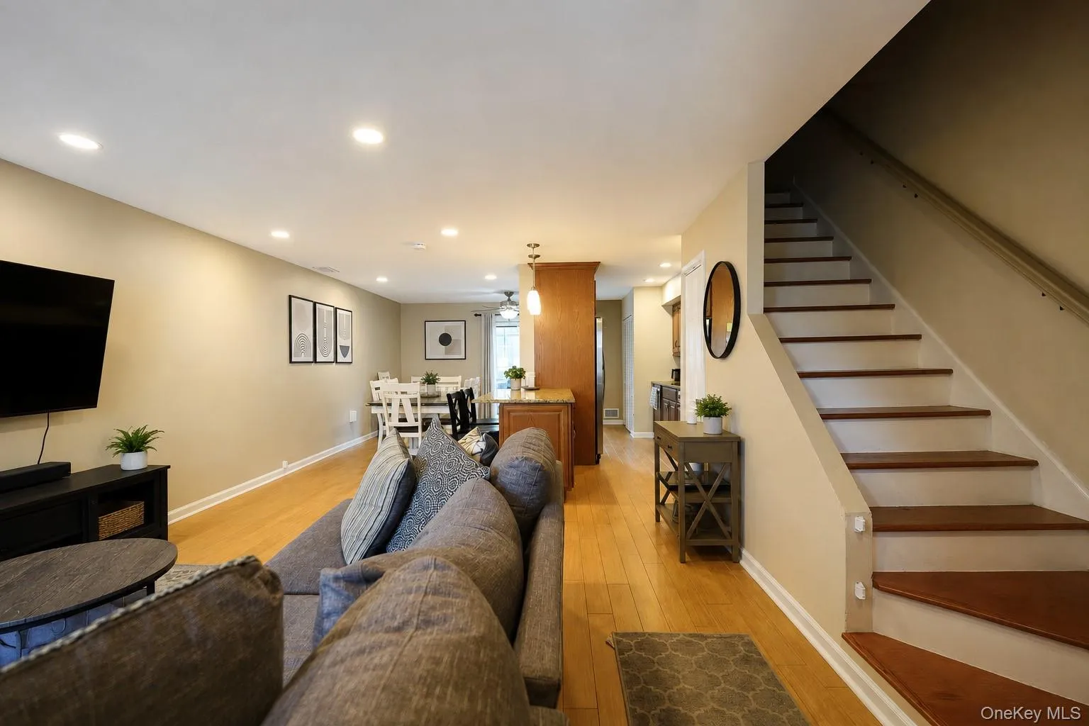 30 Hemlock Court, New York, NY, 3 Bedrooms Bedrooms, 6 Rooms Rooms,1 BathroomBathrooms,Residential,For Rent,Hemlock,0,1054914 30 Hemlock Court, New York, NY, 3 Bedrooms Bedrooms, 6 Rooms Rooms,1 BathroomBathrooms,Residential,For Rent,Hemlock,0,1054914