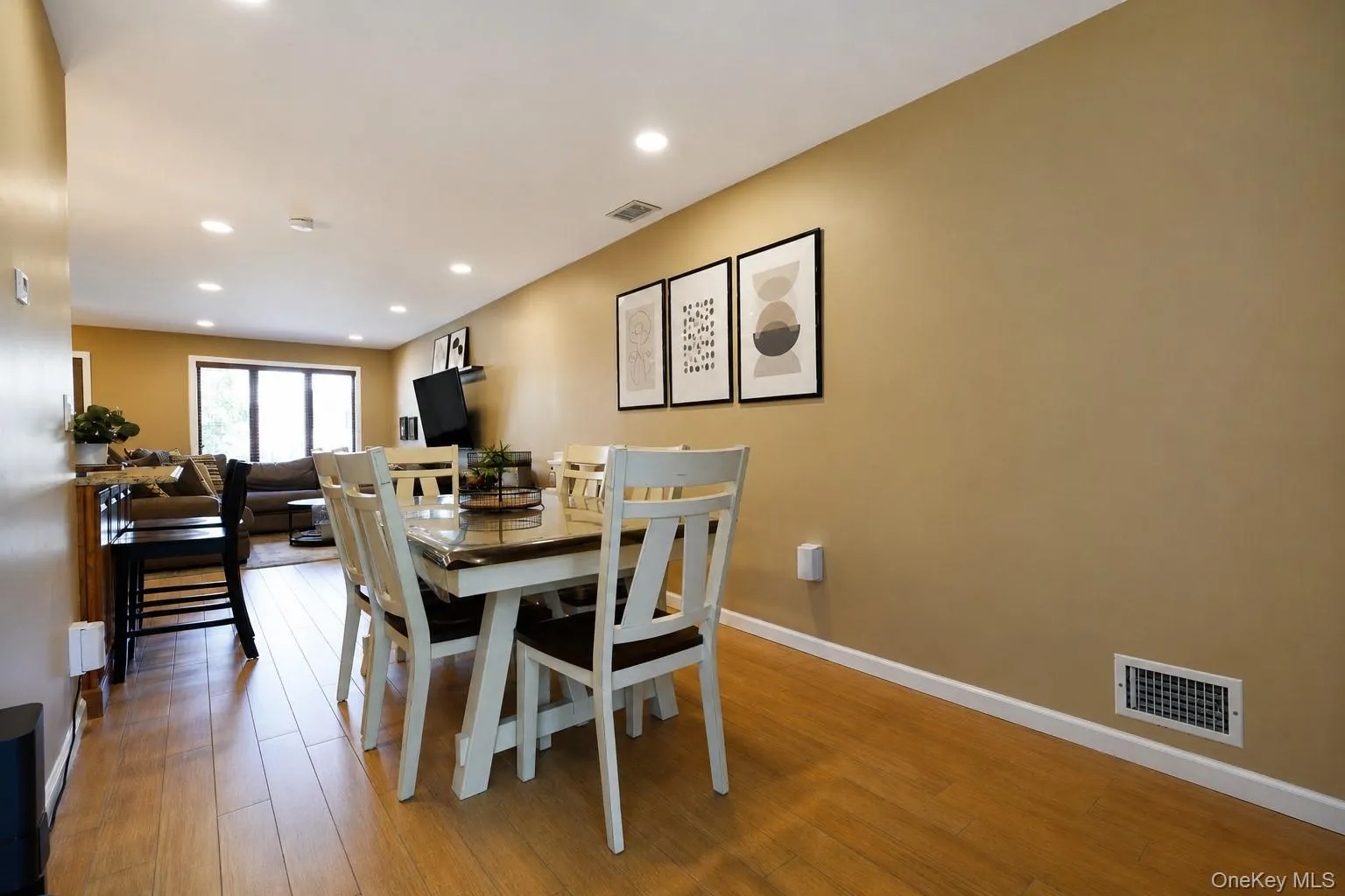 30 Hemlock Court, New York, NY, 3 Bedrooms Bedrooms, 6 Rooms Rooms,1 BathroomBathrooms,Residential,For Rent,Hemlock,0,1054914 30 Hemlock Court, New York, NY, 3 Bedrooms Bedrooms, 6 Rooms Rooms,1 BathroomBathrooms,Residential,For Rent,Hemlock,0,1054914