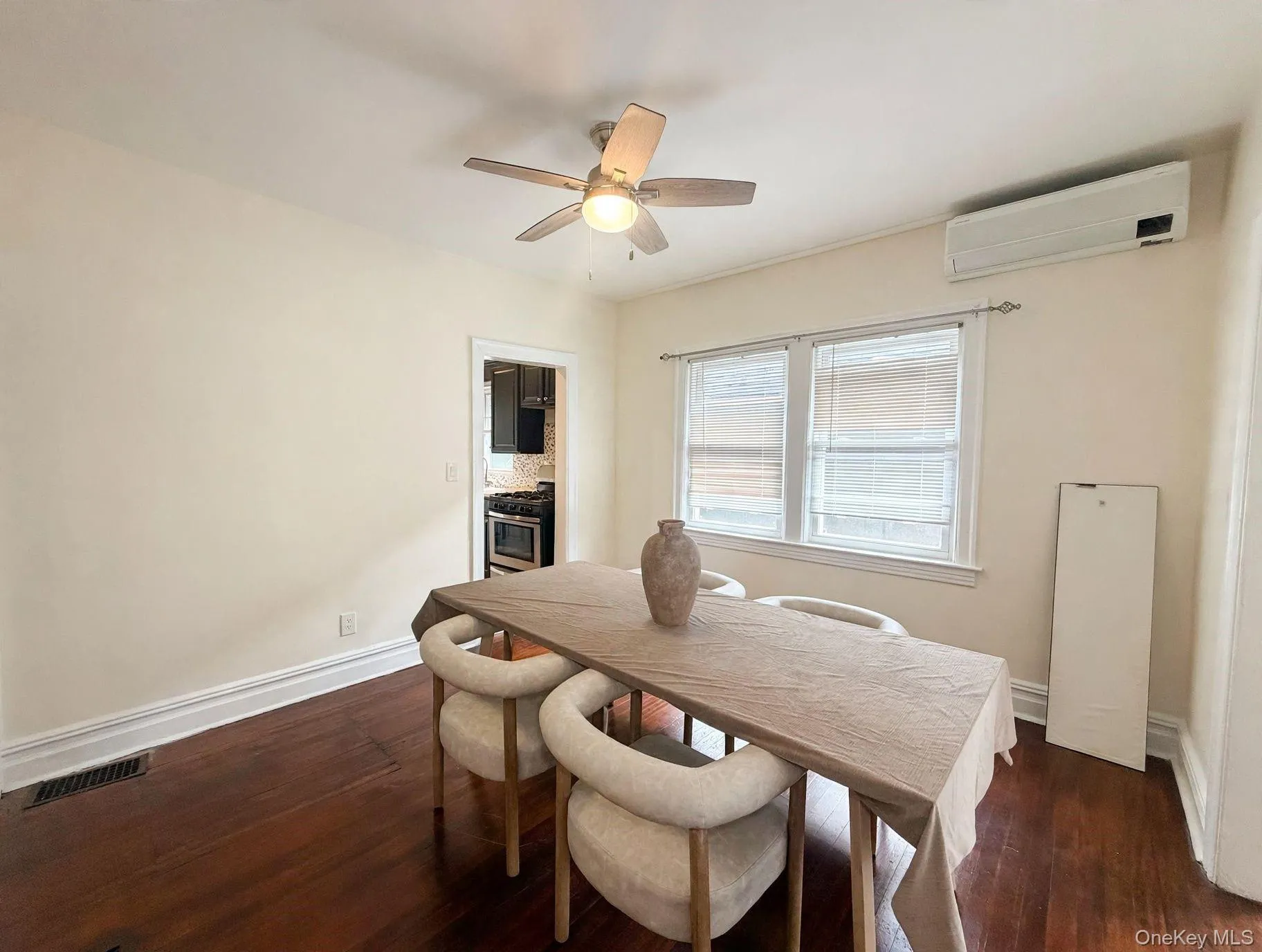 421 Union Avenue, Mount Vernon, NY, 3 Bedrooms Bedrooms, 7 Rooms Rooms,1 BathroomBathrooms,Residential,For Rent,Union,0,1054921 421 Union Avenue, Mount Vernon, NY, 3 Bedrooms Bedrooms, 7 Rooms Rooms,1 BathroomBathrooms,Residential,For Rent,Union,0,1054921