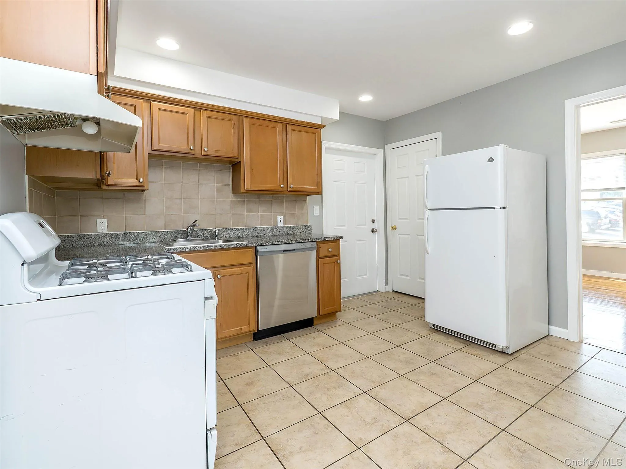 11 Shore Road, North Hempstead, NY, 2 Bedrooms Bedrooms, 4 Rooms Rooms,1 BathroomBathrooms,Residential Lease,For Rent,Shore,0,1054928 11 Shore Road, North Hempstead, NY, 2 Bedrooms Bedrooms, 4 Rooms Rooms,1 BathroomBathrooms,Residential Lease,For Rent,Shore,0,1054928